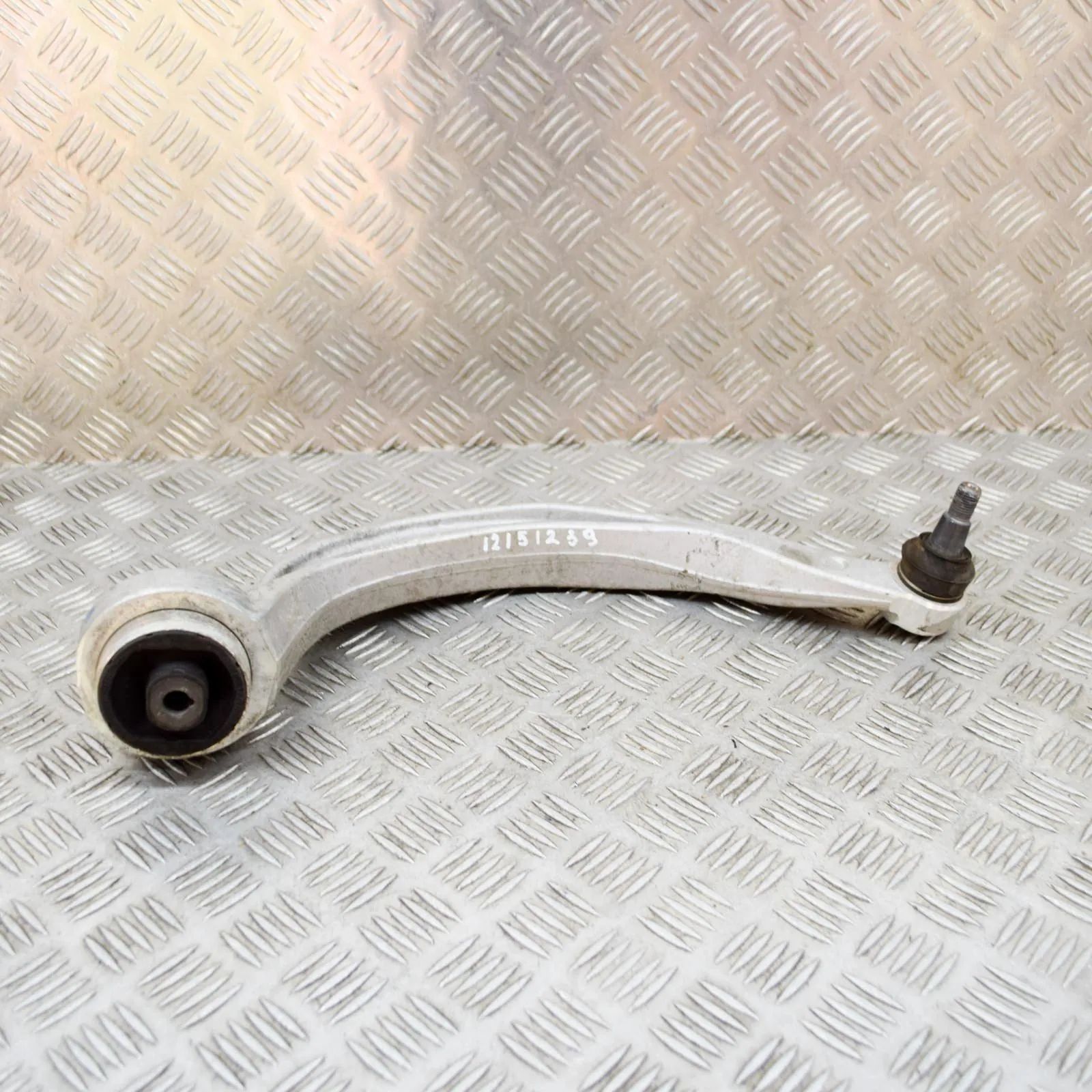 Audi A7 (4G) Front Left Curved Control Arm Front Left Curved Control Arm — AUDI A7 (Sportb...