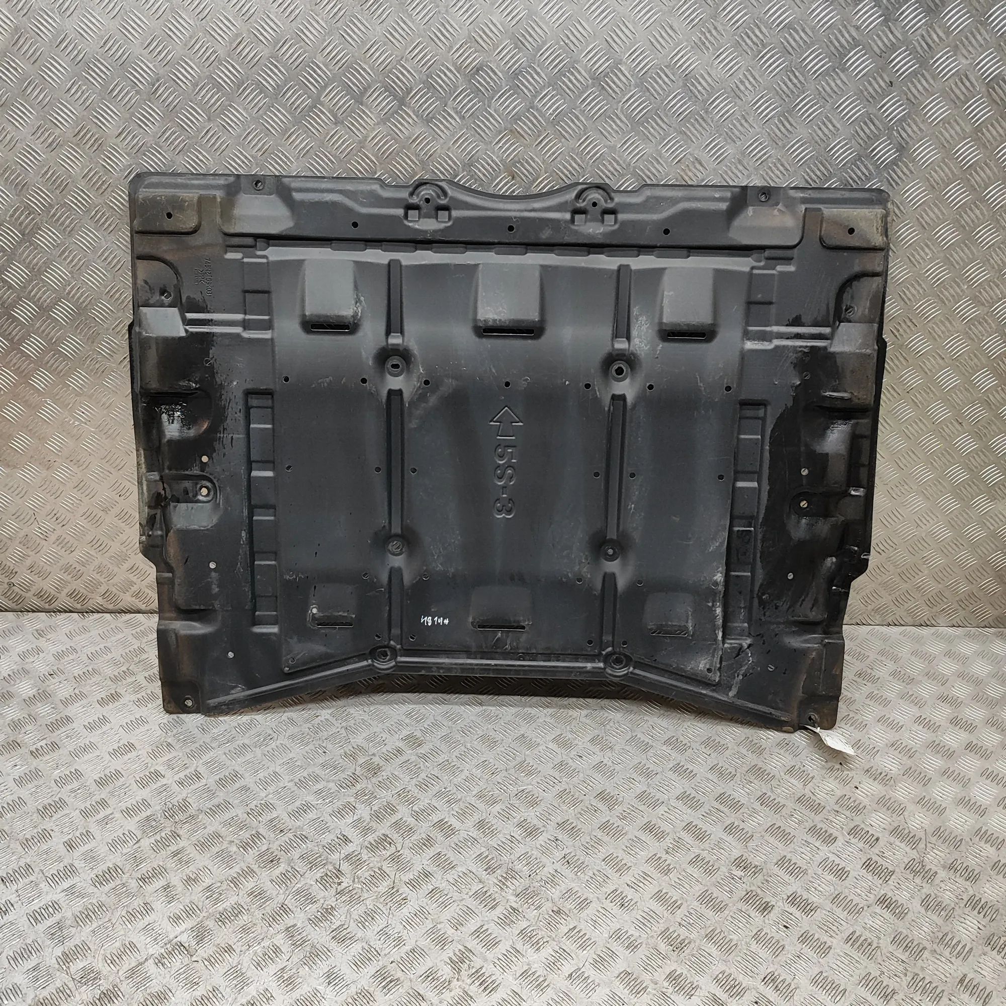 Nissan Leaf Rear Middle Underbody Cover Rear Middle Underbody Cover — NISSAN LEAF (ZE1)...
