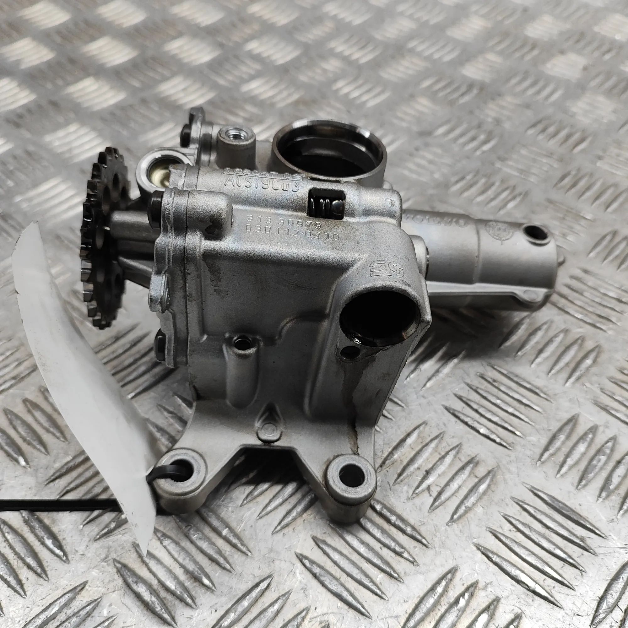 Volvo V60 Oil Pump Oil pump — VOLVO V60 (2010-2018) — 31330979

Pa...