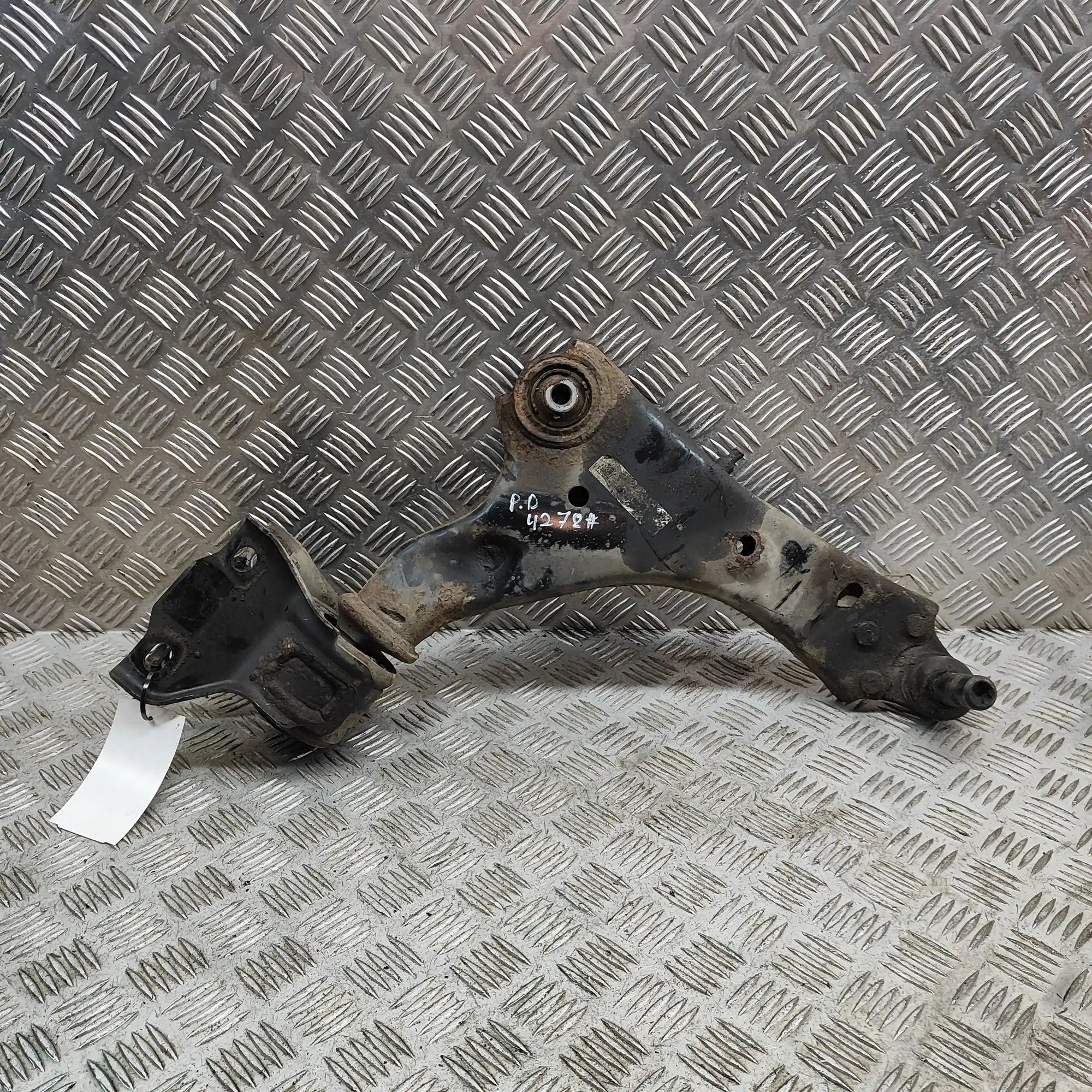 Land Rover Discovery Sport Front Right Lower Control Arm Front Right Lower Control Arm — LAND ROVER DISC...