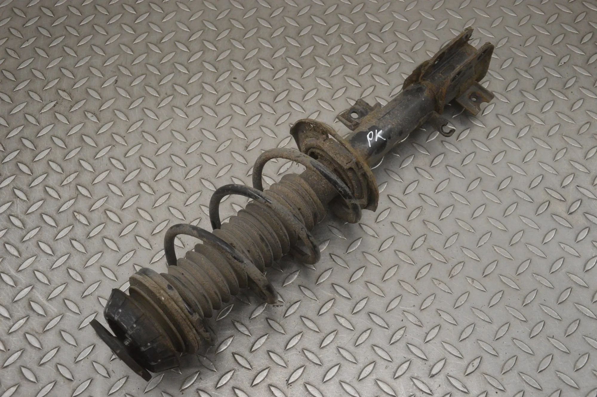 Suzuki Vitara Shock absorber — front left Shock absorber — front left — SUZUKI VITARA (LY...