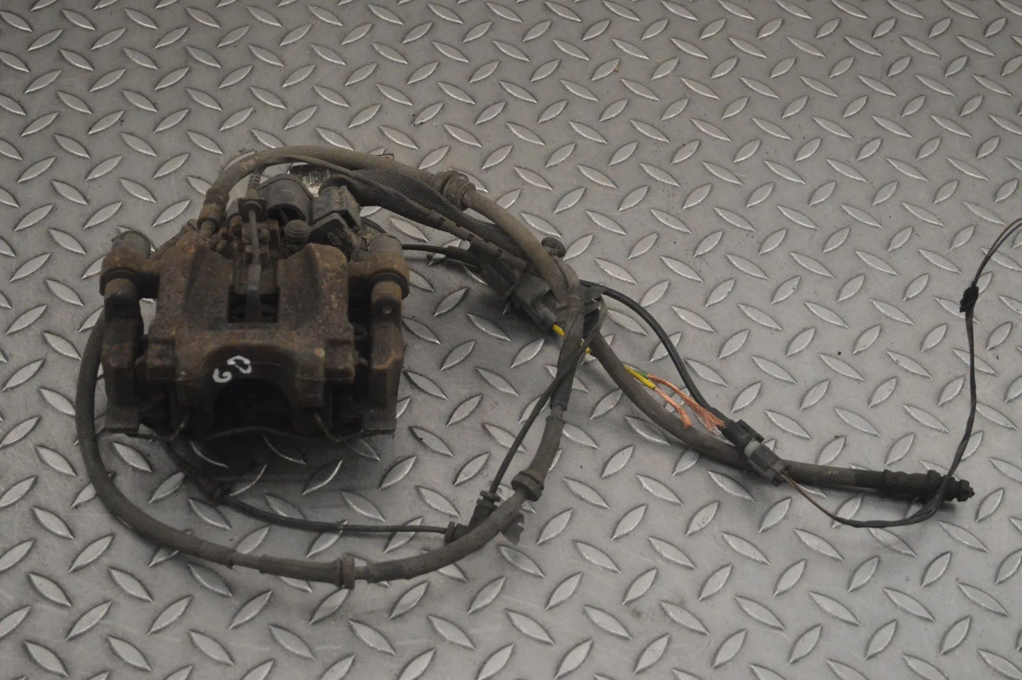 Land Rover Range Rover Evoque Brake caliper — rear right Brake caliper — rear right — LAND ROVER RANGE R...