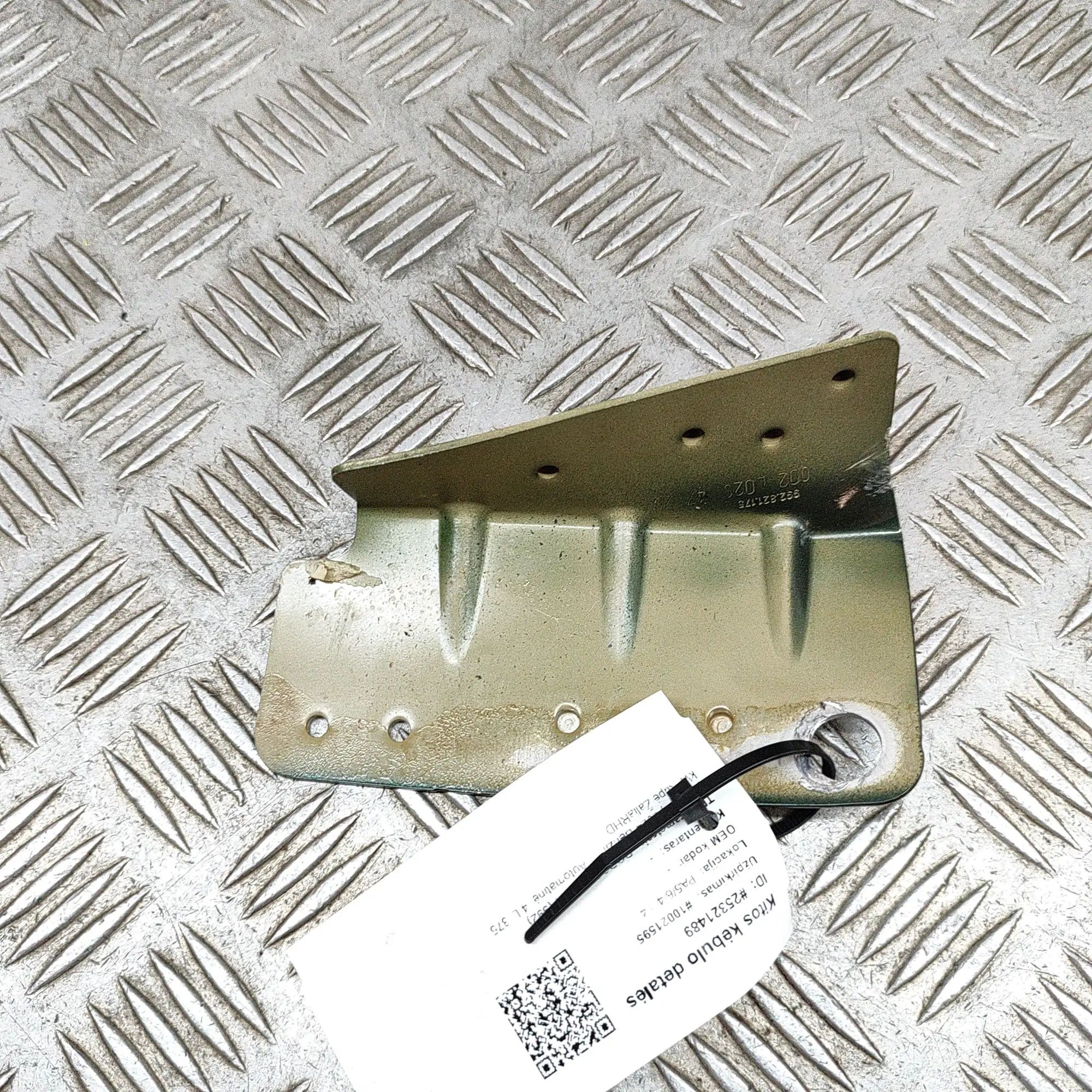 Porsche 911 (992) Fender bracket — front left Fender bracket — front left — PORSCHE 911 (992)...