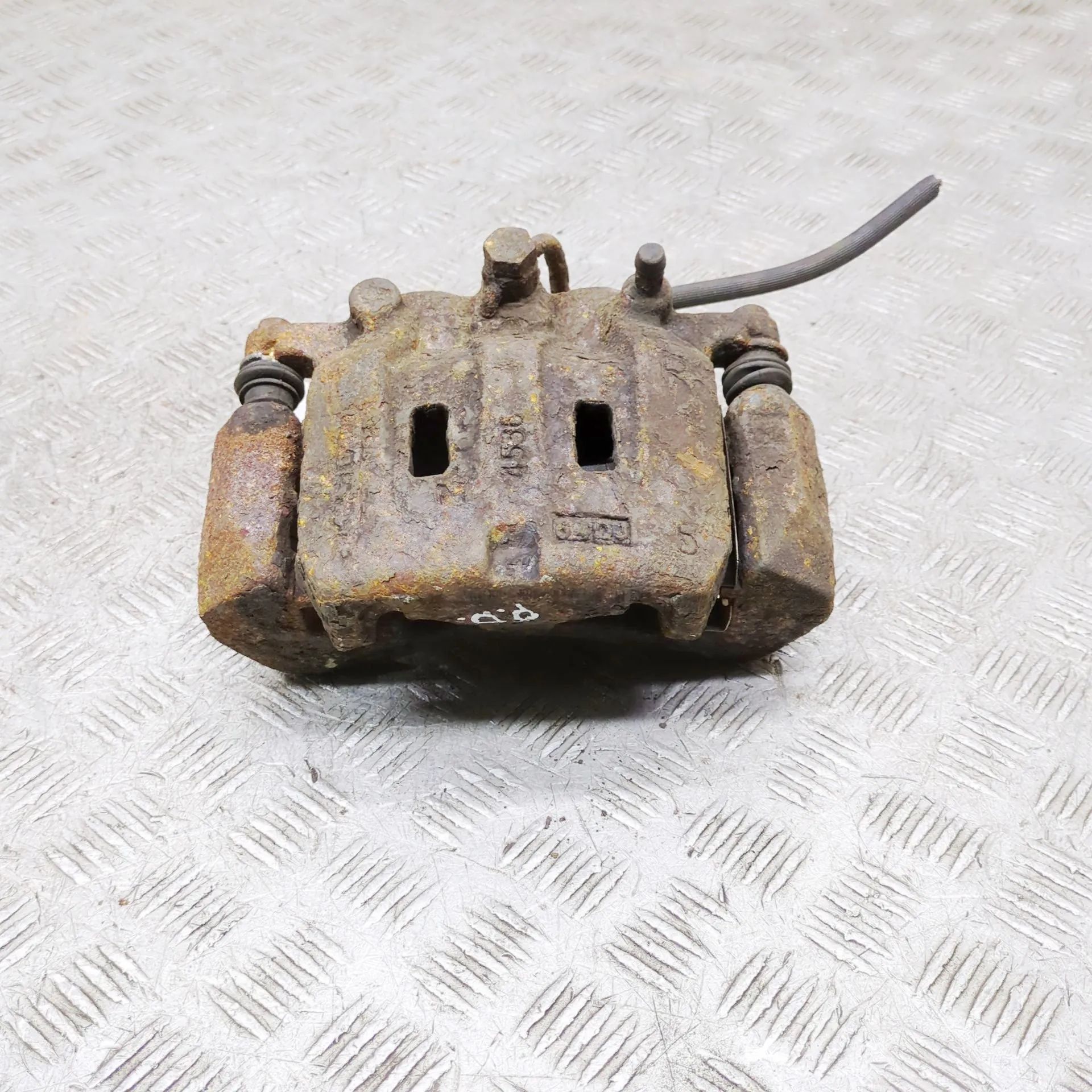 Isuzu D-Max Brake caliper — front right Brake caliper — front right — ISUZU D-MAX (II T...