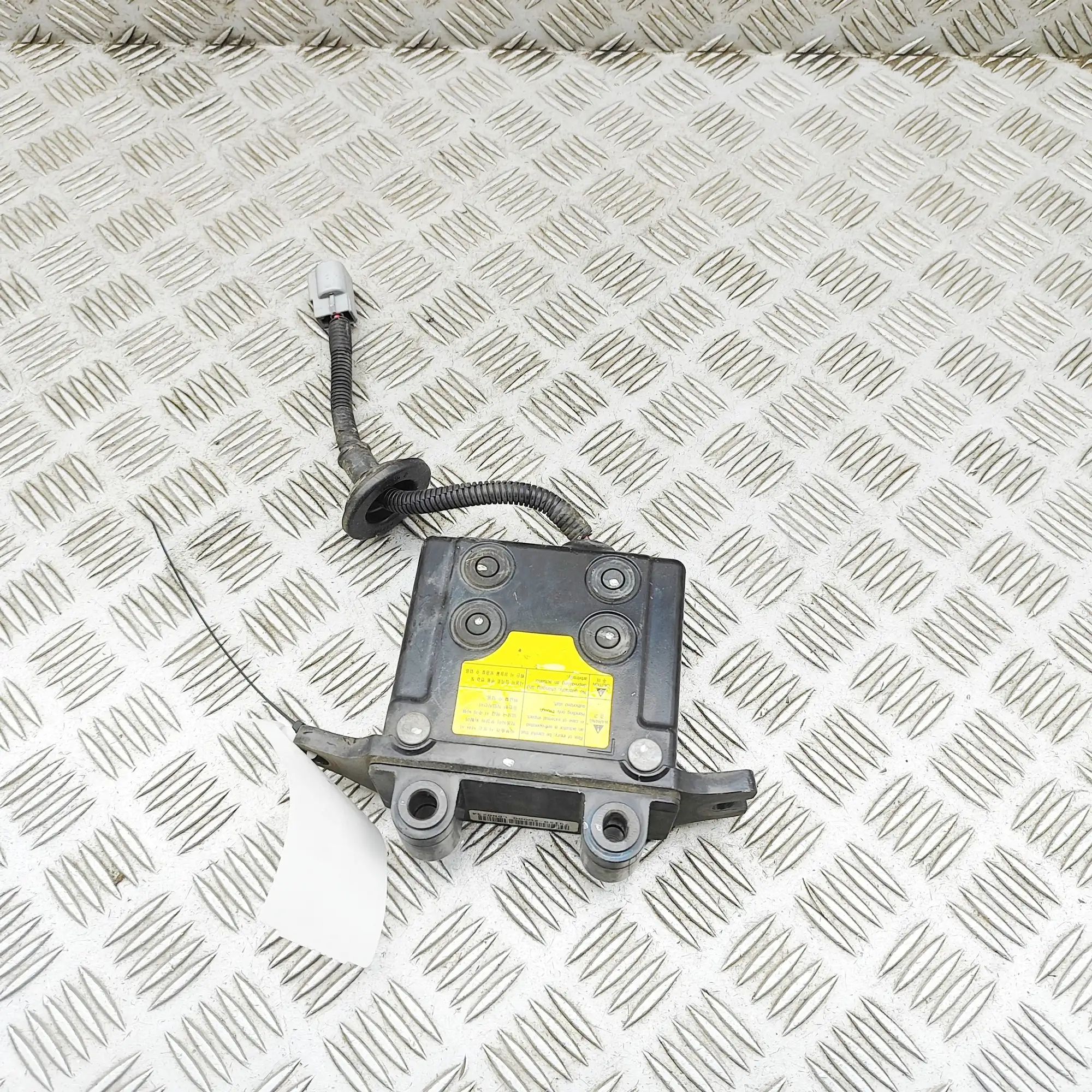 Hyundai Santa Fe Hood Hinge Actuator Hood Hinge Actuator — HYUNDAI SANTA (FÉ III DM)...