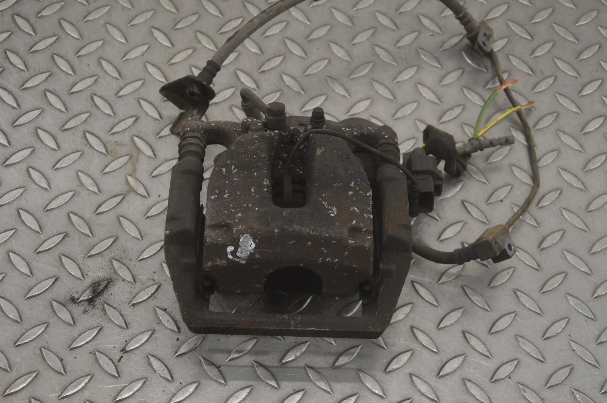 Land Rover Discovery Brake caliper — rear right Brake caliper — rear right — LAND ROVER DISCOVE...