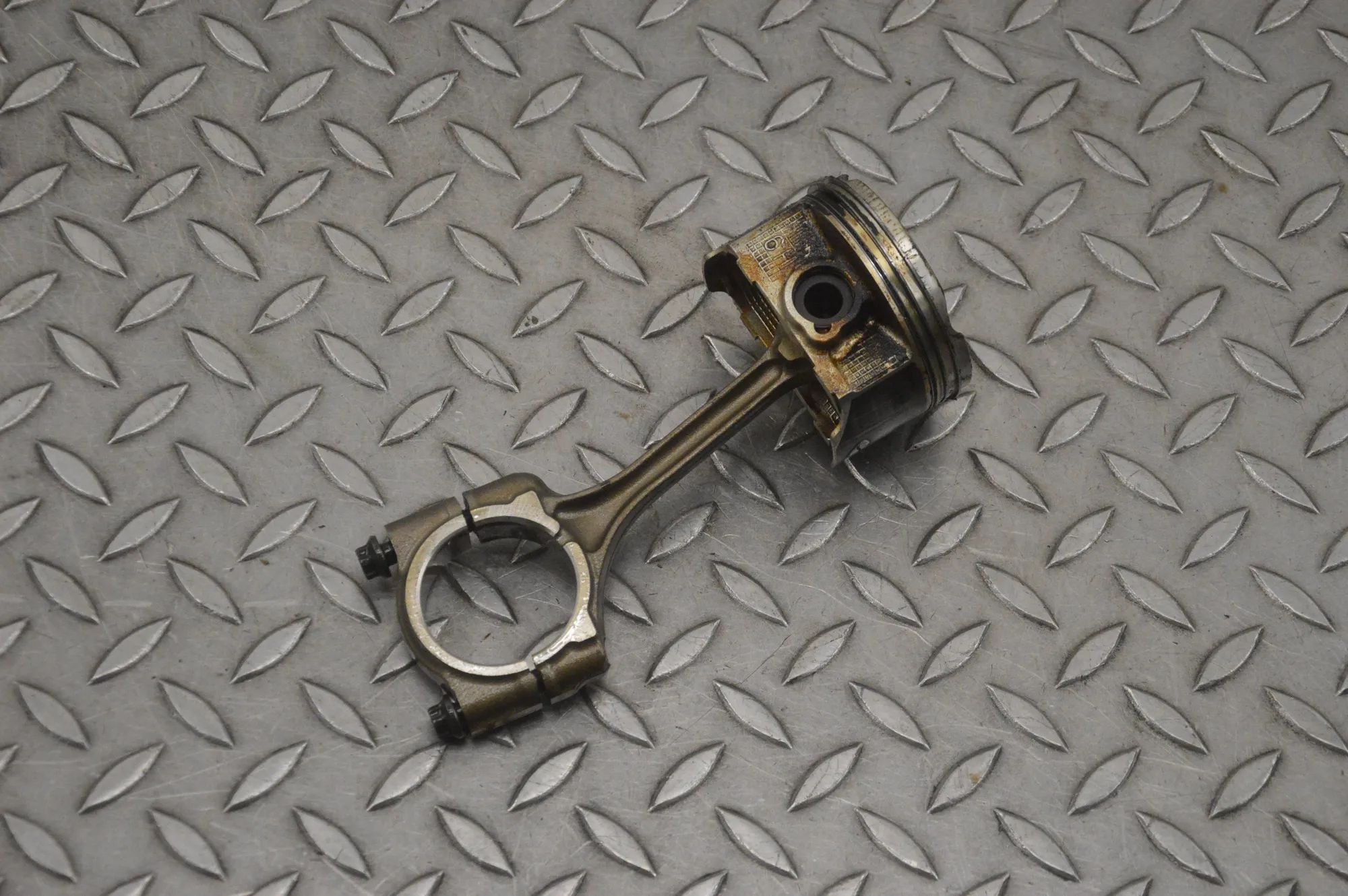 Subaru XV Piston Piston — SUBARU XV (_GP_) (2011-...) — AD70770
...