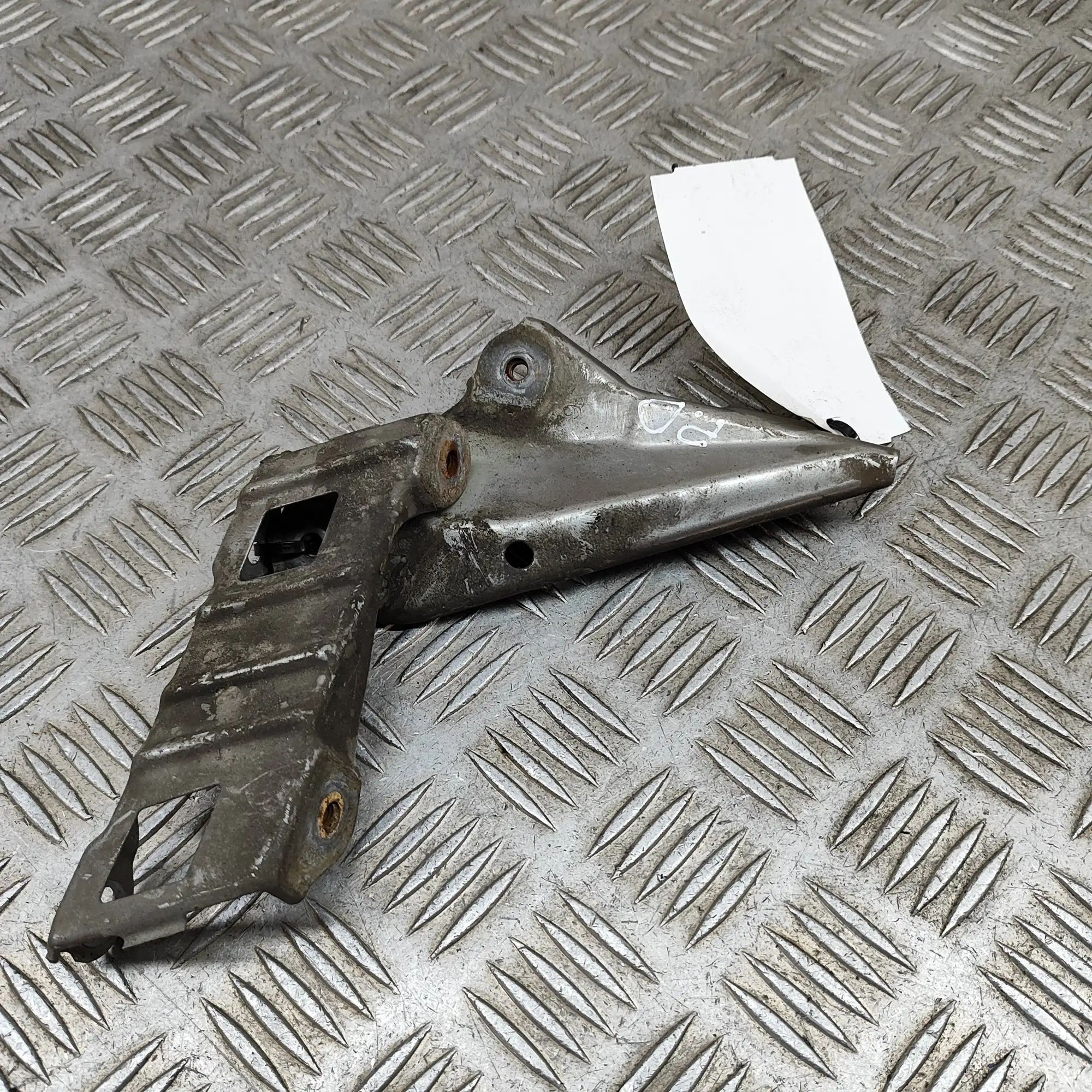 Lexus GS Fender bracket — front right Fender bracket — front right — LEXUS GS (_L1_) ...