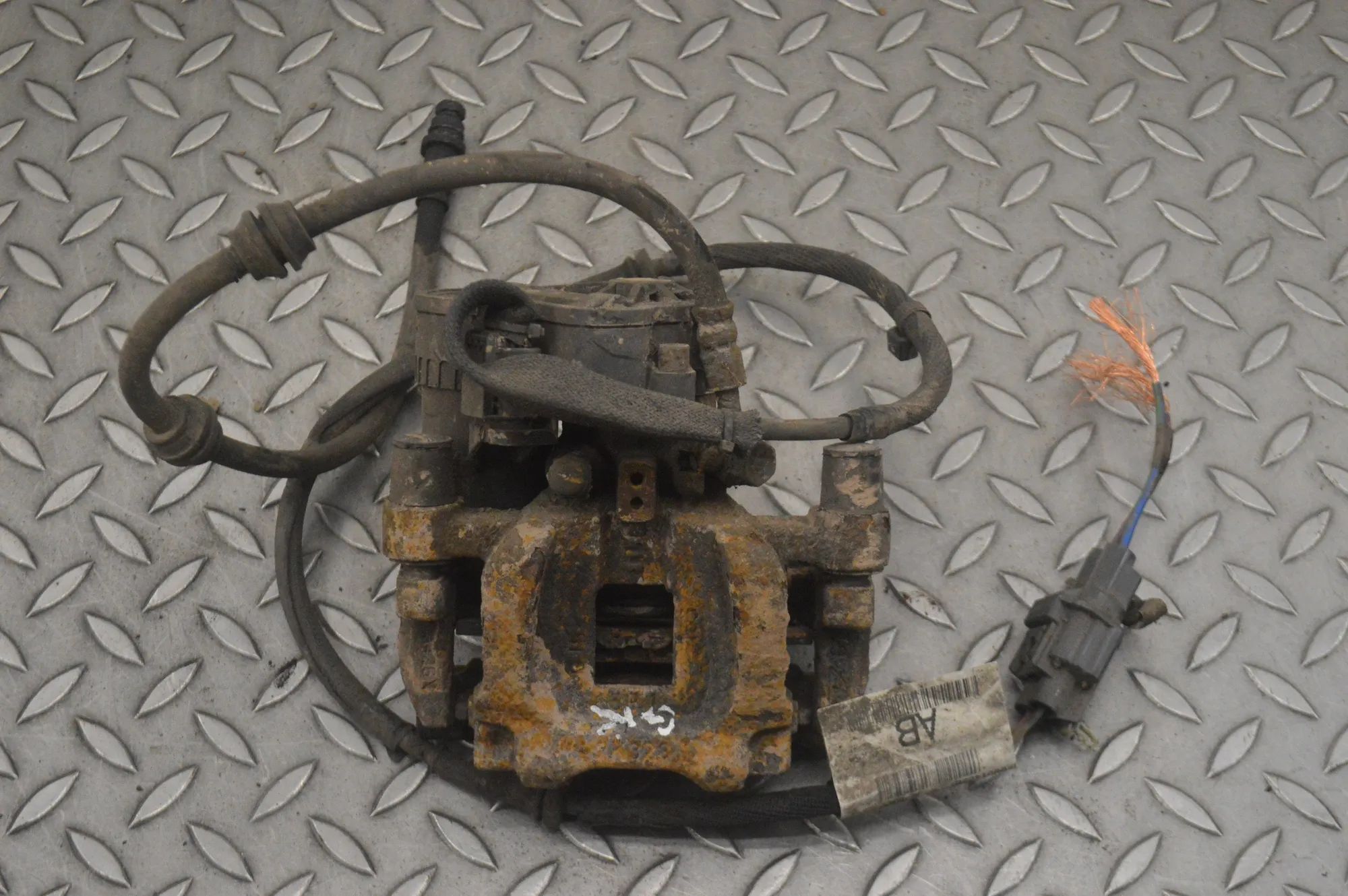 Land Rover Range Rover Evoque Brake caliper — rear left Brake caliper — rear left — LAND ROVER RANGE RO...