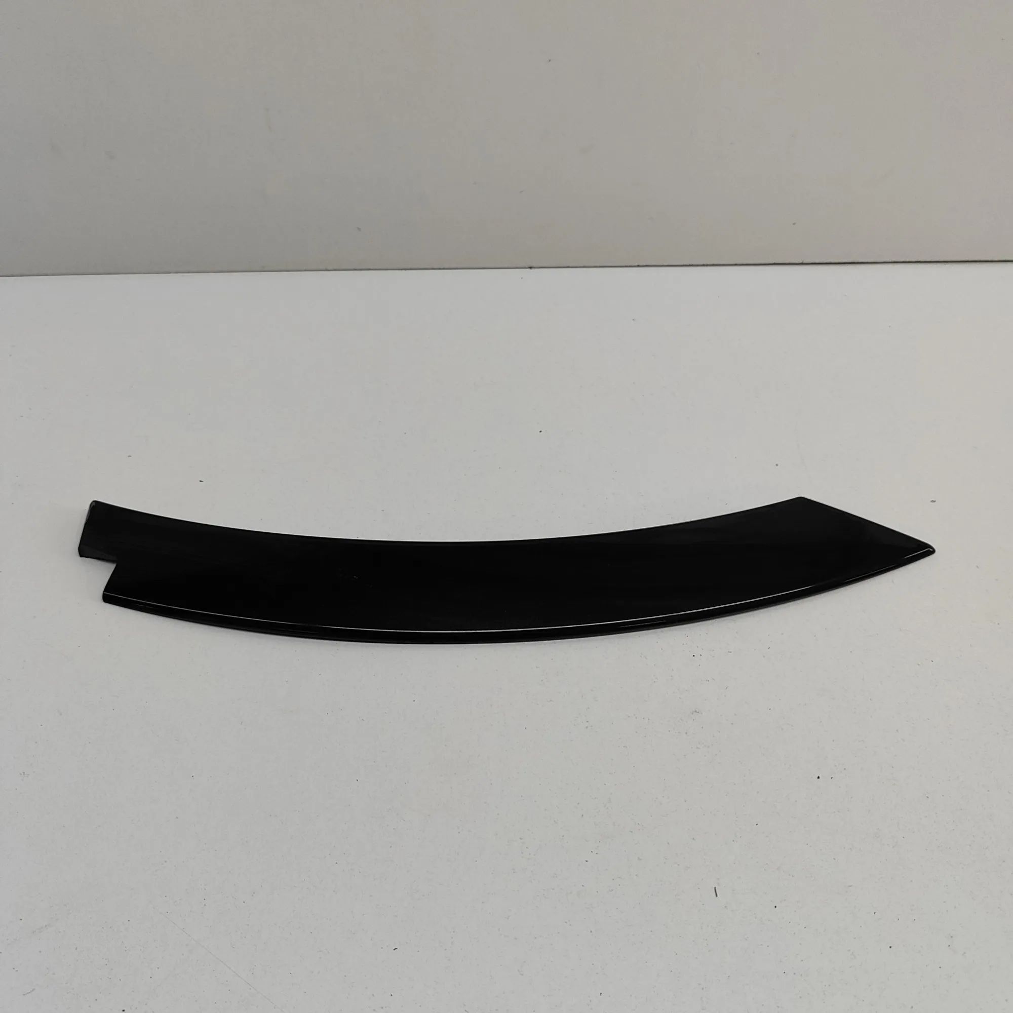 Land Rover Range Rover Sport (L494) Wheel arch trim — rear right Wheel arch trim — rear right — LAND ROVER RANGE...