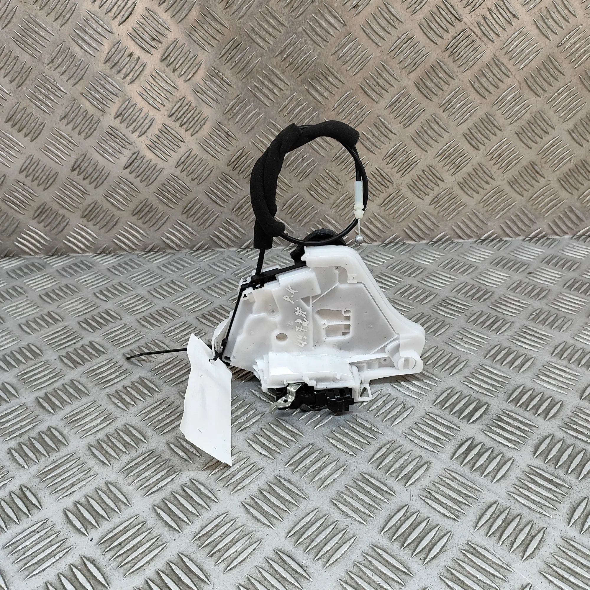 Nissan Juke Door lock — front left Door lock — front left — NISSAN JUKE (F16) (201...