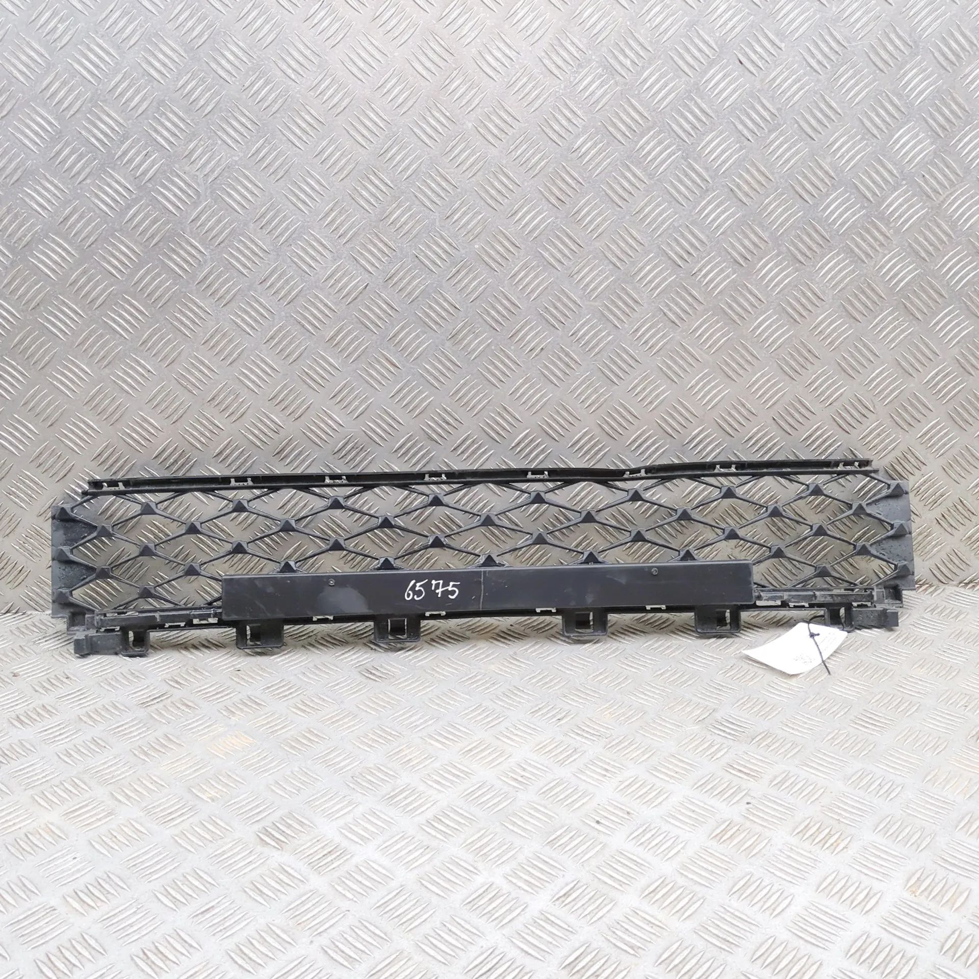 Skoda Octavia Front bumper lower grill Front bumper lower grill — SKODA OCTAVIA (IV Co...