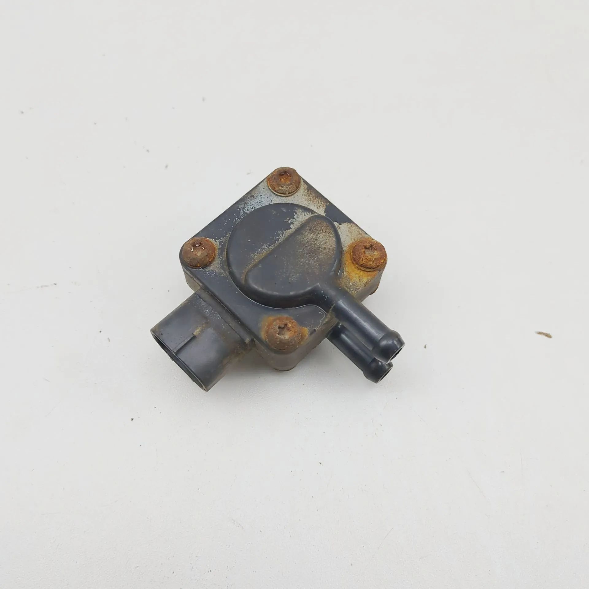 Isuzu D-Max DPF pressure sensor DPF pressure sensor — ISUZU D-MAX (II TFR, TFS)...