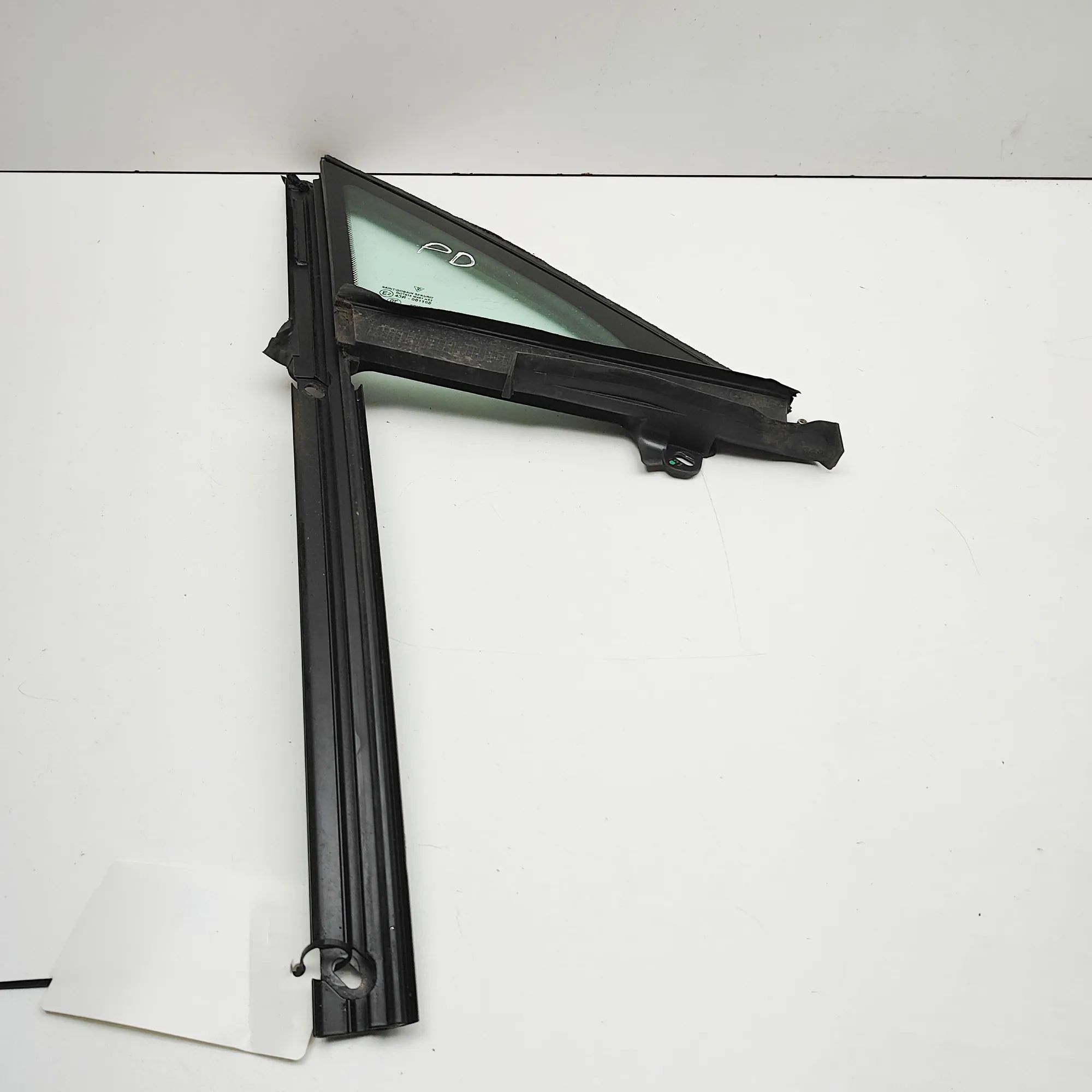 Porsche Panamera Door quarter window — front right Door quarter window — front right — PORSCHE PAN...