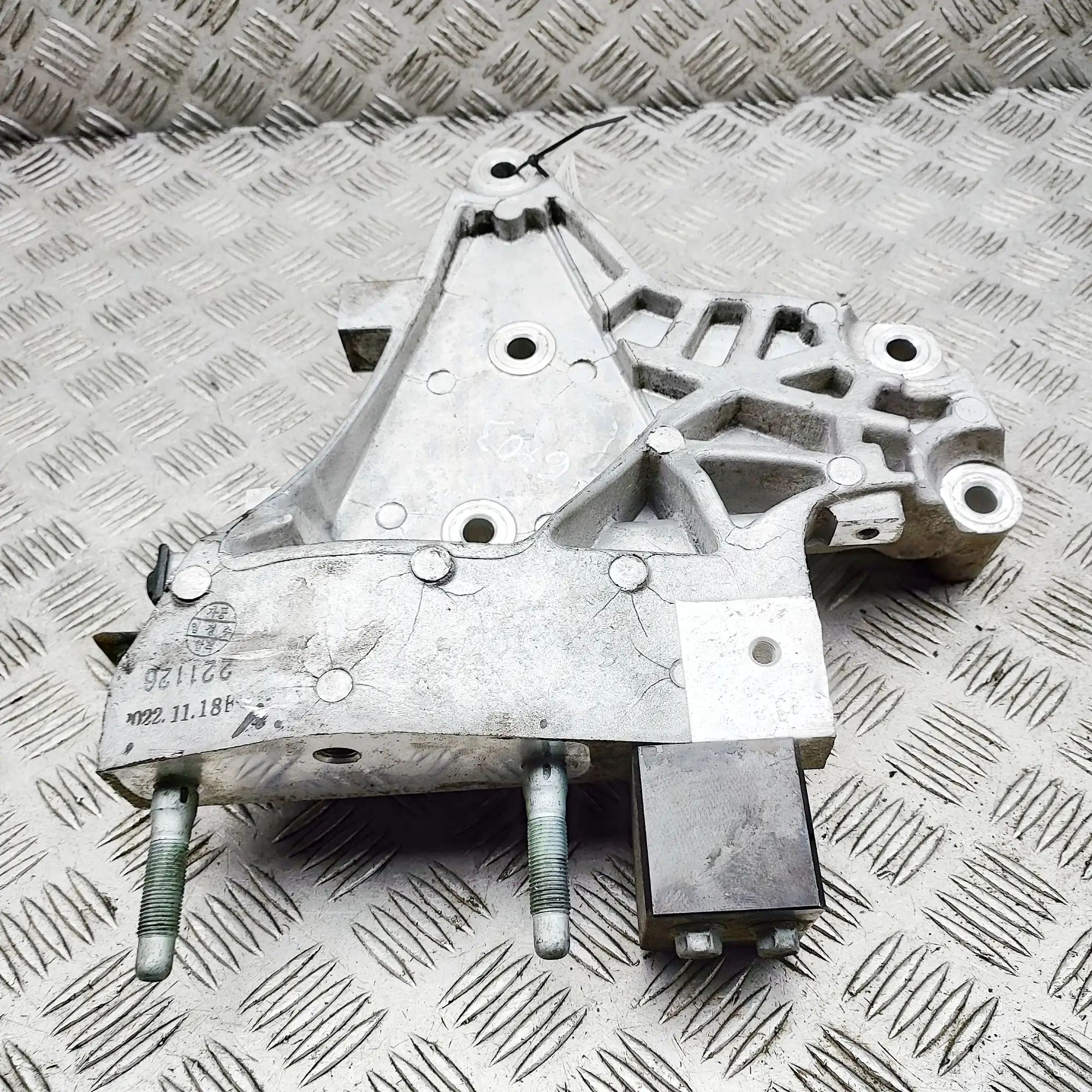 Kia Niro Right Side Engine Bracket Right Side Engine Bracket — KIA NIRO (2016-...)...