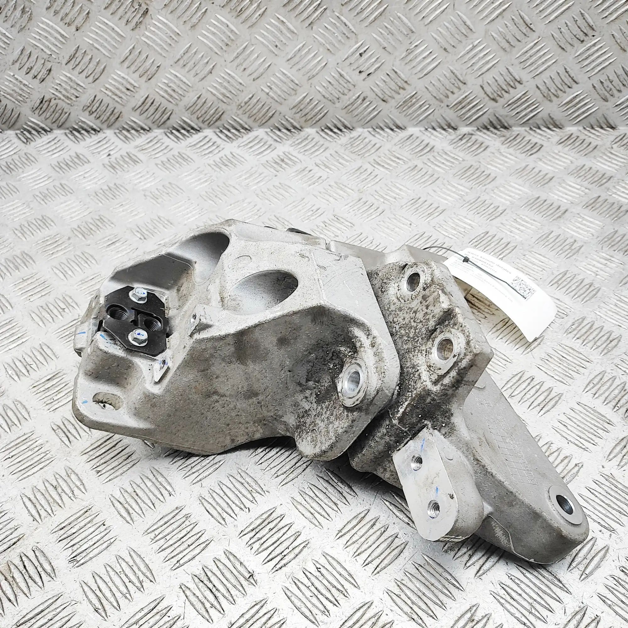 Kia Niro Left Side Engine Bracket Left Side Engine Bracket — KIA NIRO (2016-...) ...