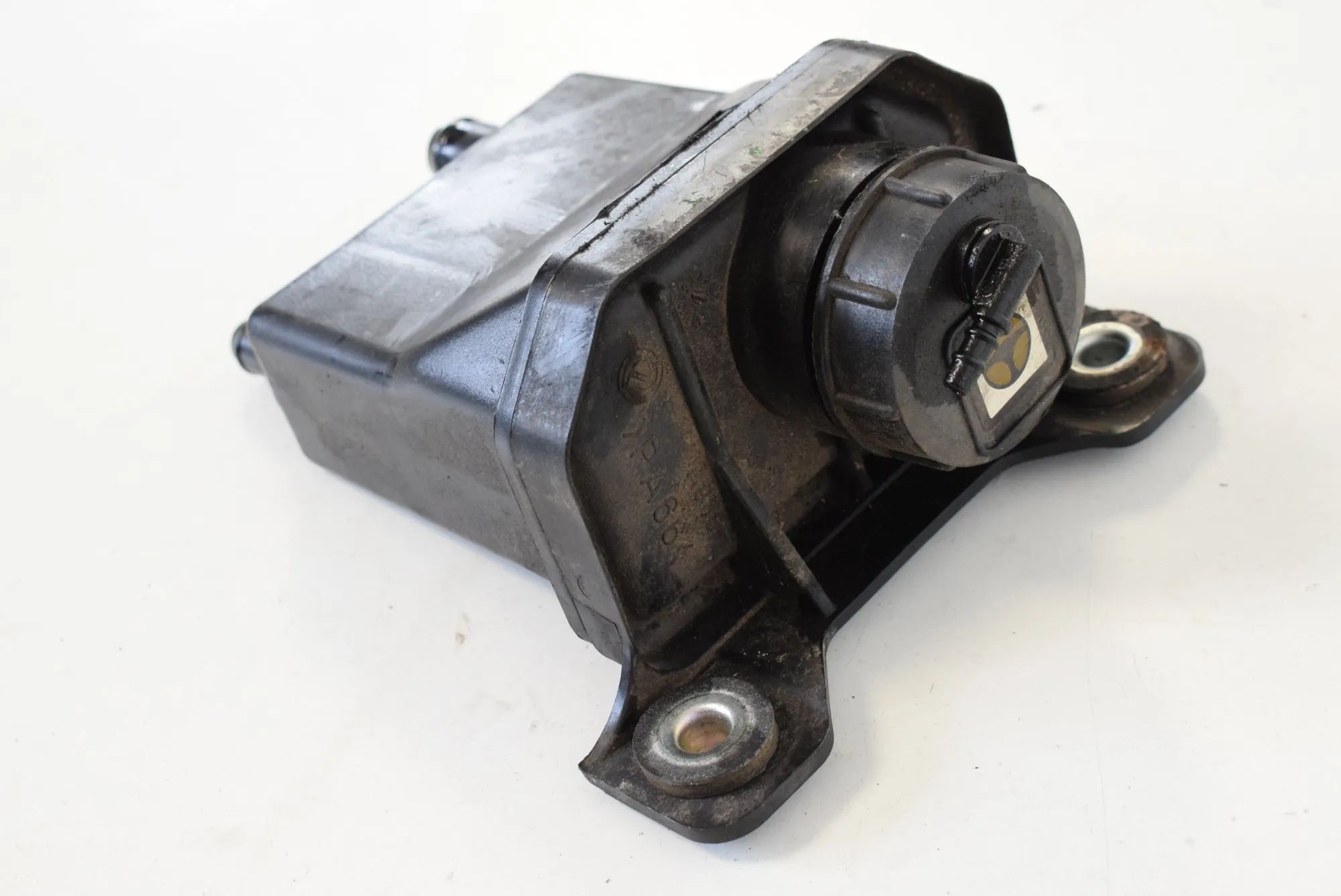 Ferrari California Power steering fluid reservoir Power steering fluid reservoir — FERRARI CALIFO...