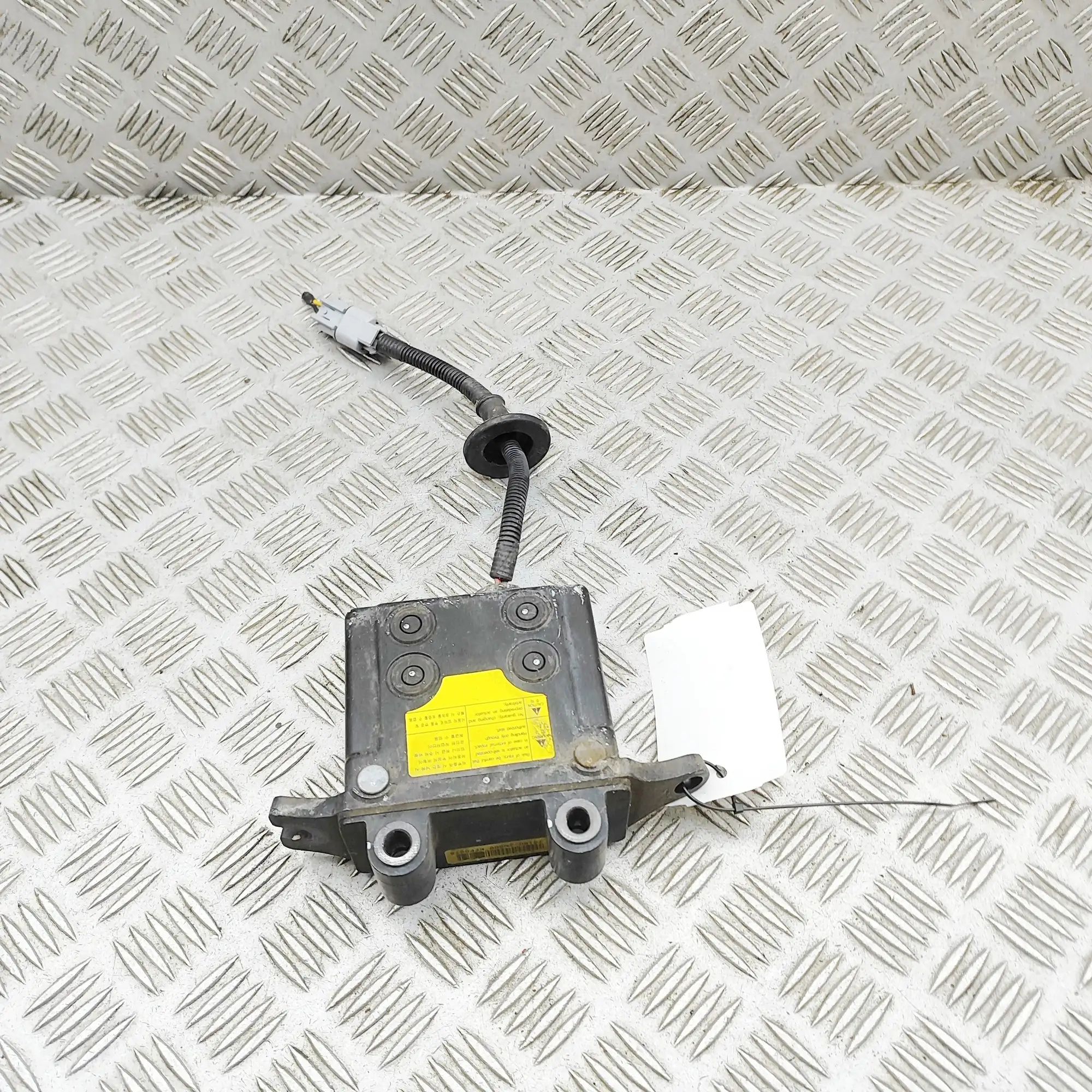 Hyundai Santa Fe Hood Hinge Actuator Hood Hinge Actuator — HYUNDAI SANTA (FÉ III DM)...