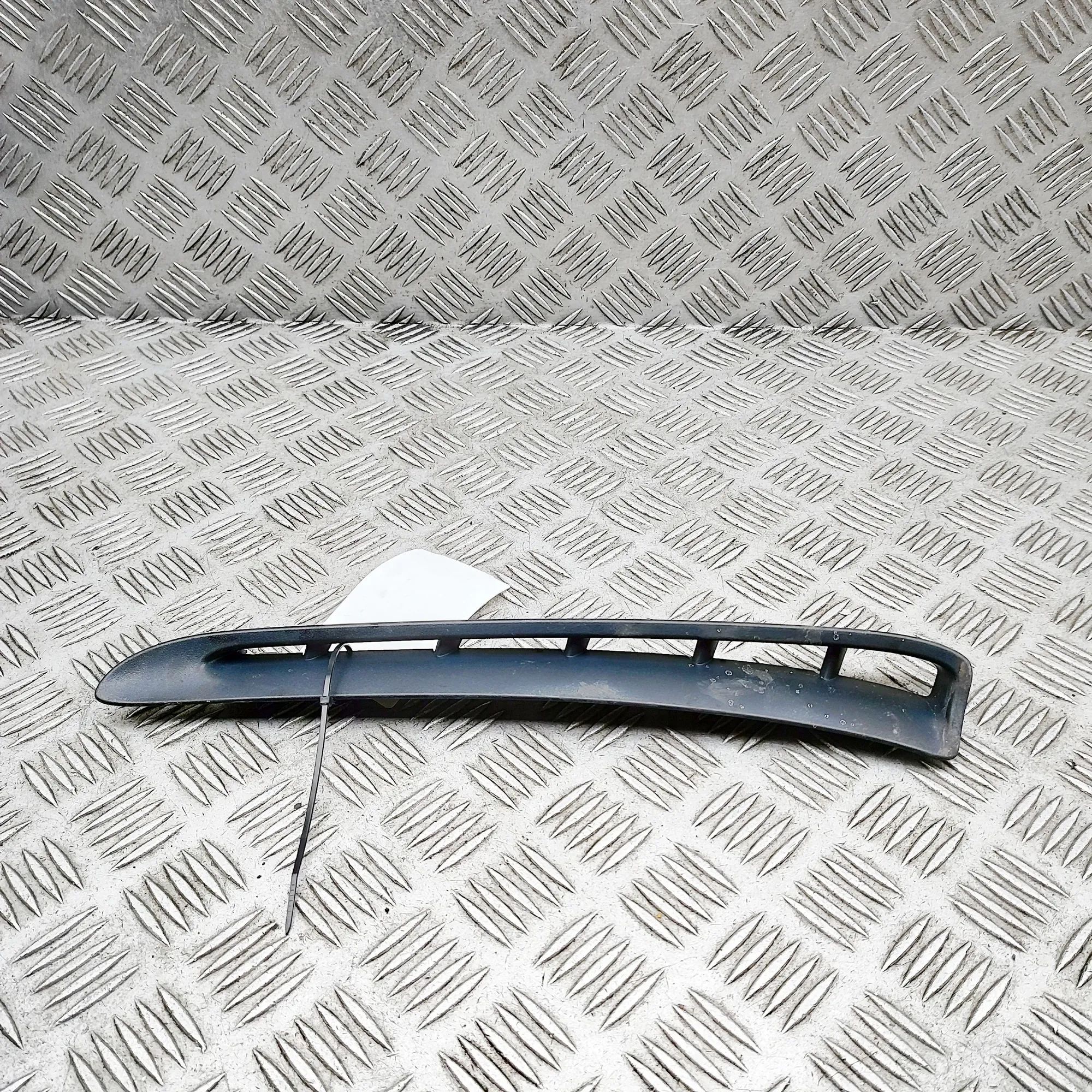 Porsche Panamera Grille — front — left Grille — front — left — PORSCHE PANAMERA (970) ...