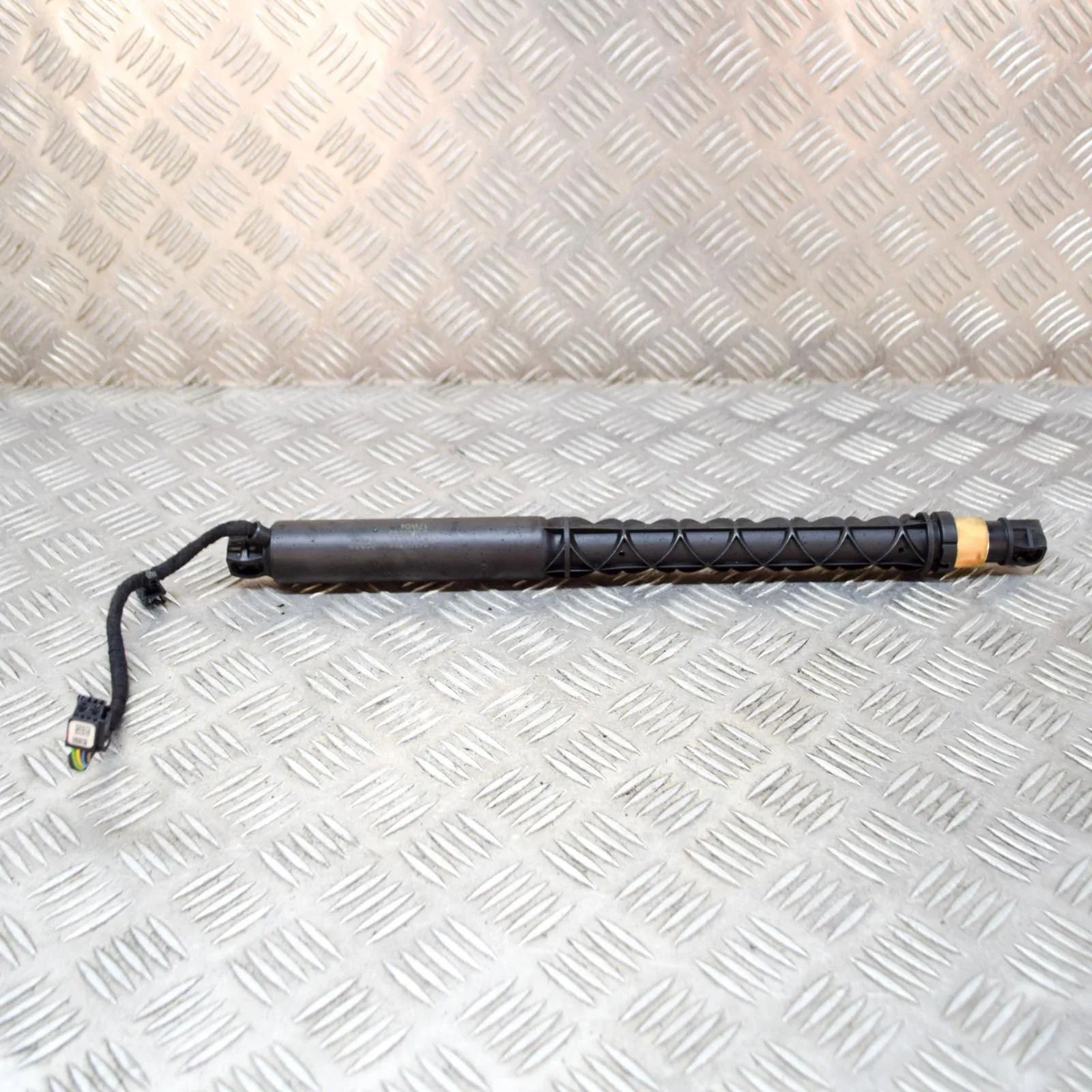 Volvo S90 Right Side Tailgate Gas Strut Right Side Tailgate Gas Strut — VOLVO S90 (II) ...