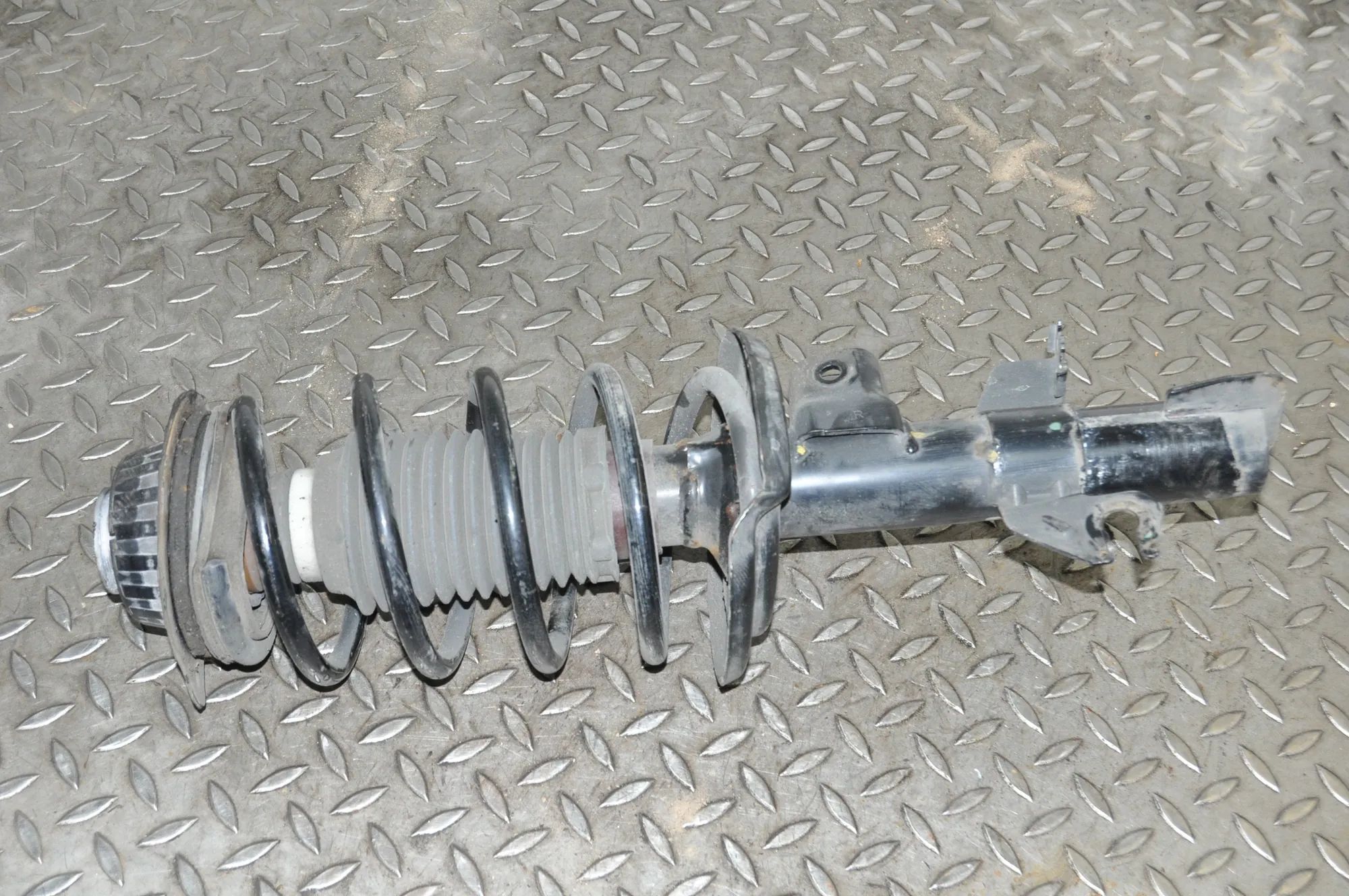 Alfa-Romeo Giulietta (940) Shock absorber — front right Shock absorber — front right — ALFA ROMEO GIULI...