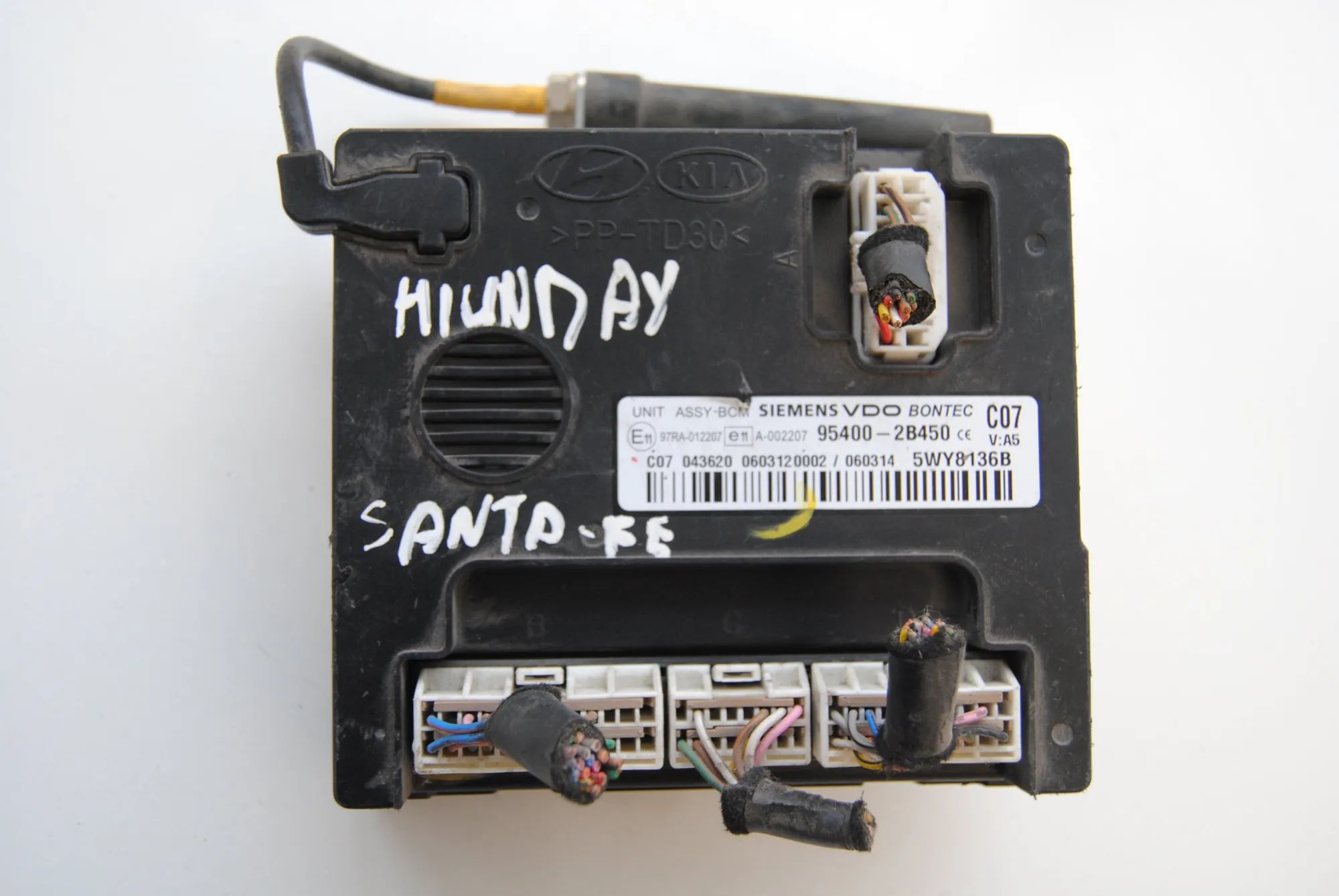 Hyundai Santa Fe Comfort Control Unit Comfort Control Unit — HYUNDAI SANTA (FÉ II CM)...