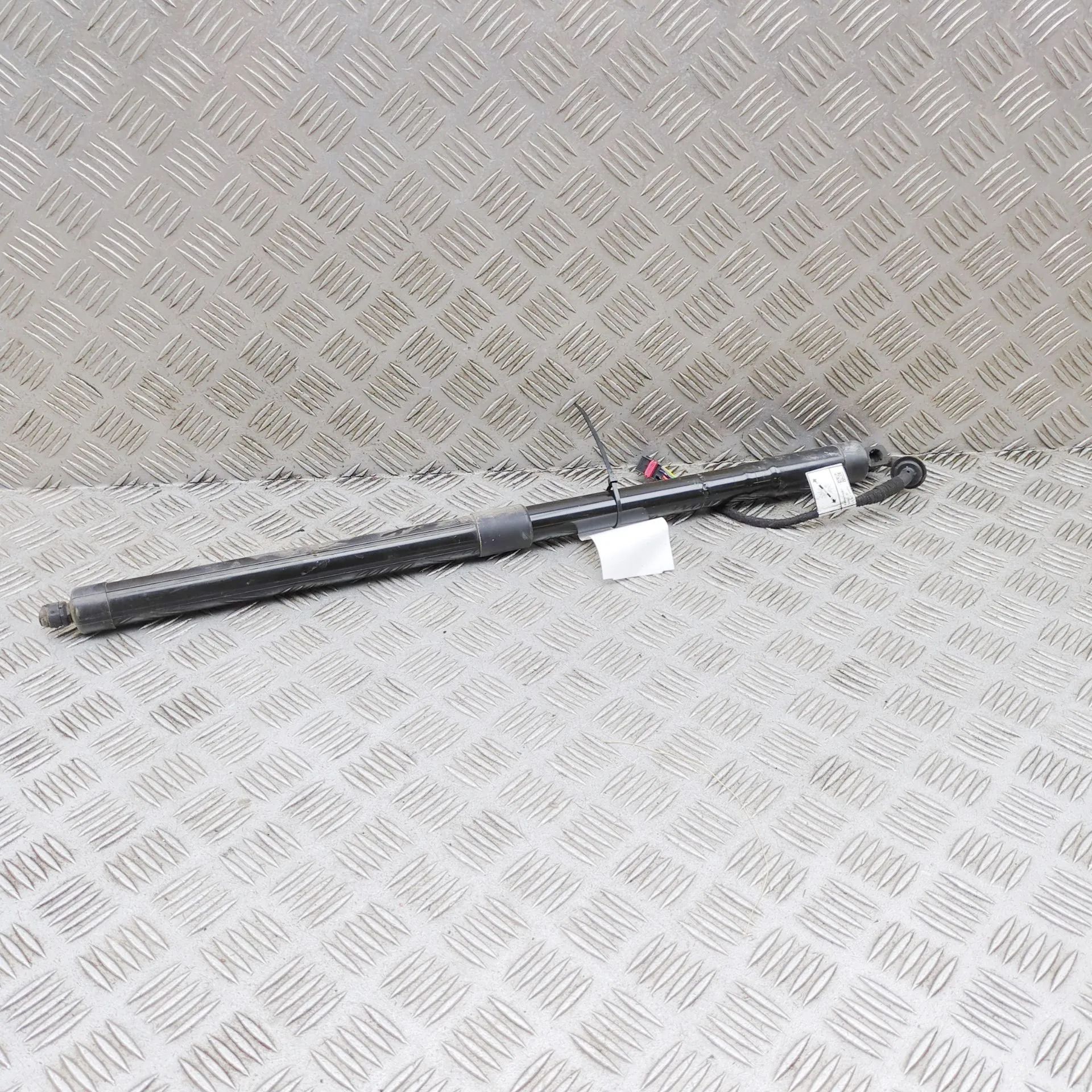 Land Rover Range Rover Evoque Right Side Tailgate Gas Strut Right Side Tailgate Gas Strut — LAND ROVER RANG...