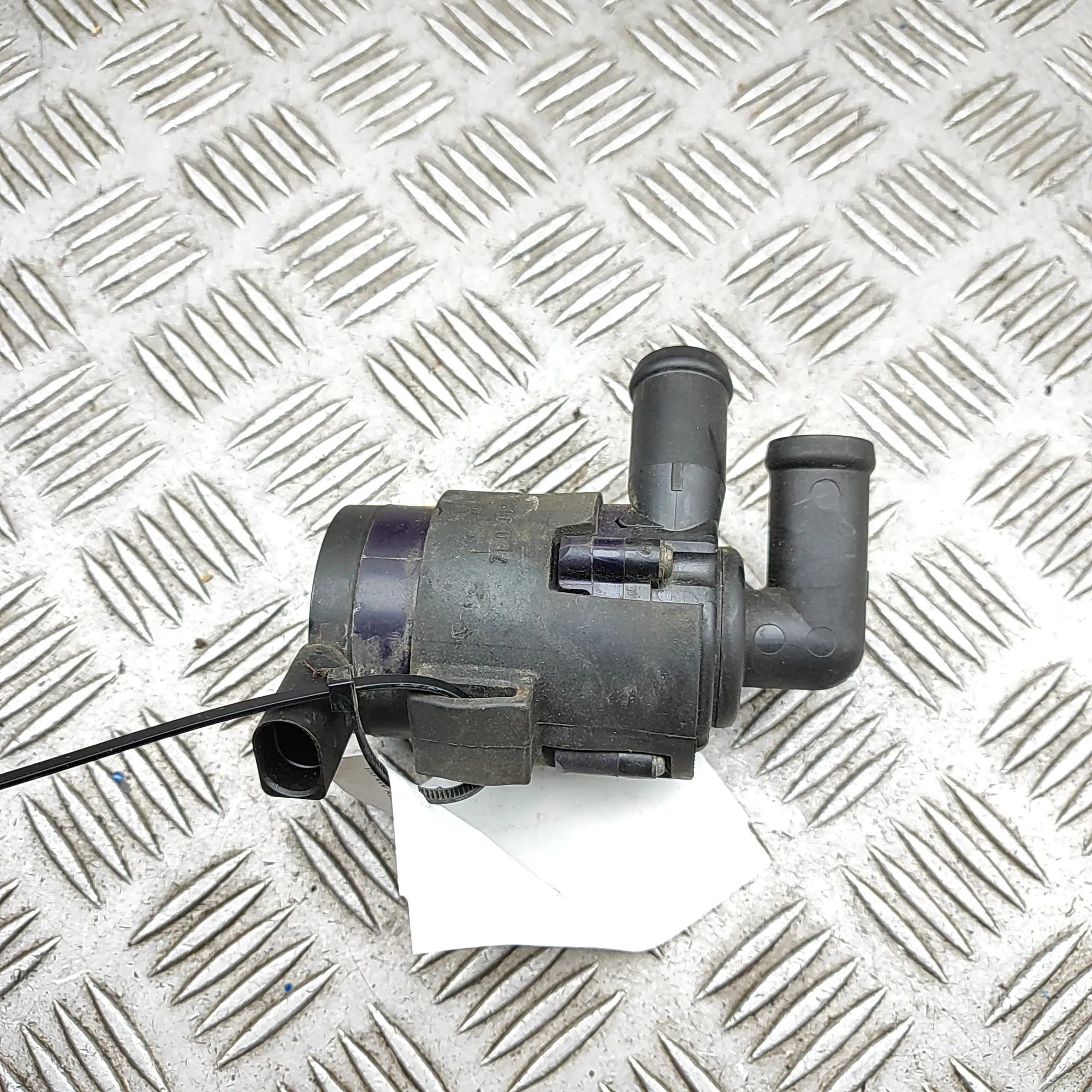 Volkswagen Transporter (T5, Caravelle, Multivan) Auxiliary Water Pump Auxiliary Water Pump — VW TRANSPORTER (V T5 Van...