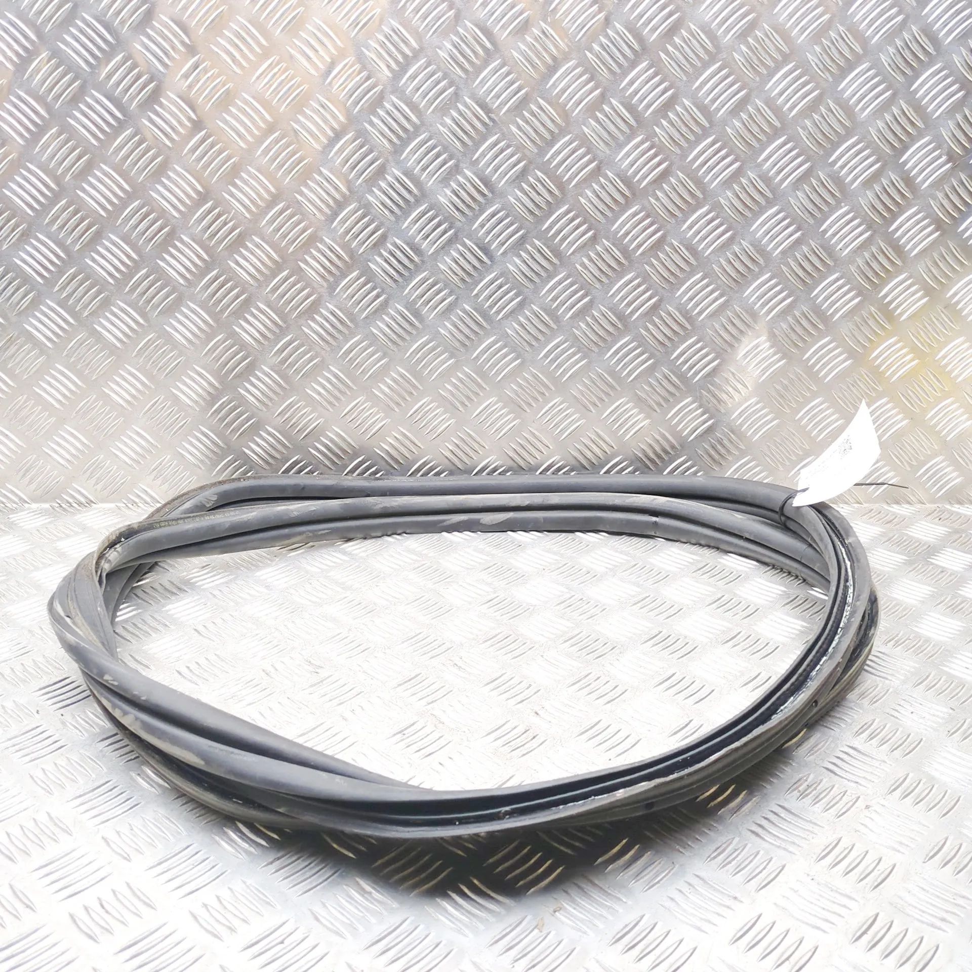 Alfa-Romeo Giulietta (940) Tailgate rubber seal Tailgate rubber seal — ALFA ROMEO GIULIETTA (94...