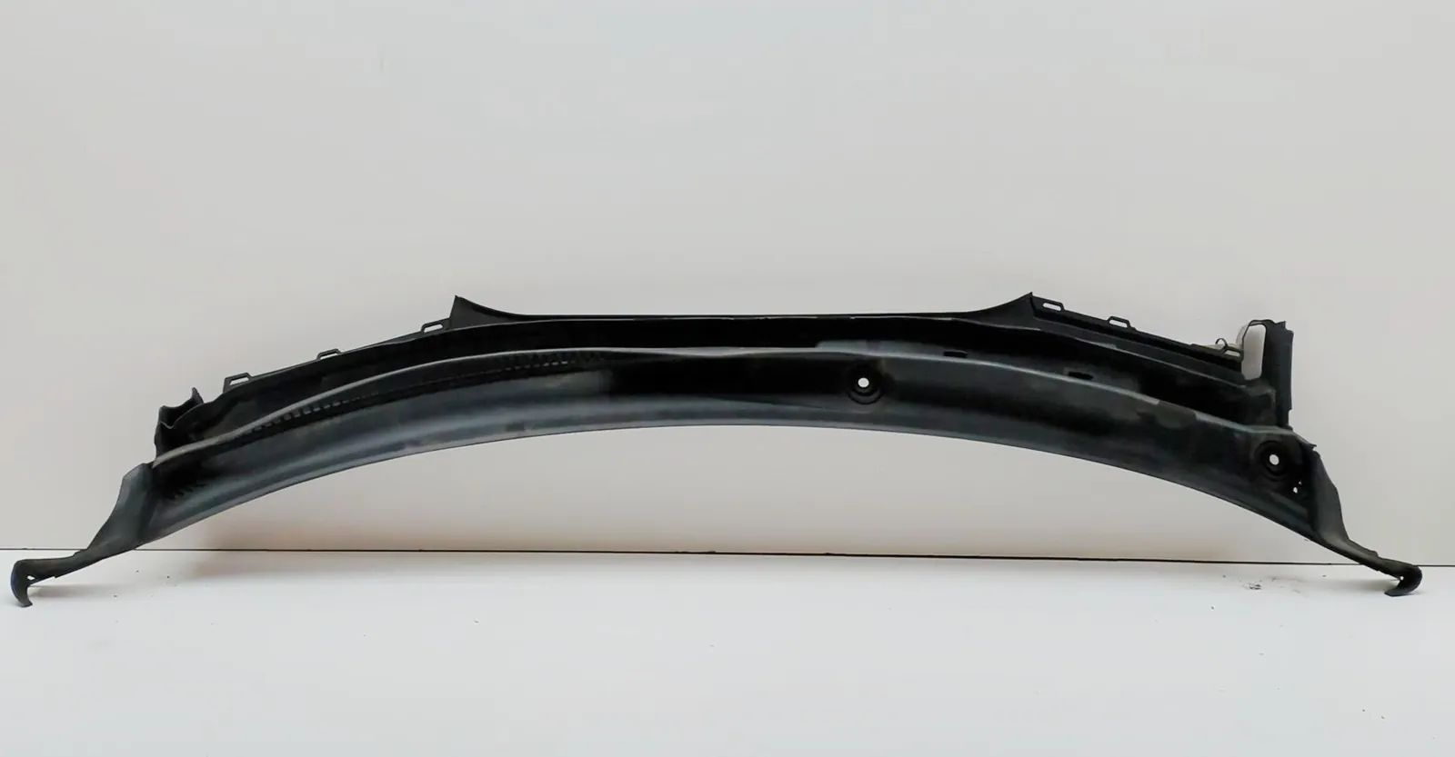 BMW X5 (G05) Front Wiper Cowl Trim Front Wiper Cowl Trim — BMW X5 (G05) (2018-...)...