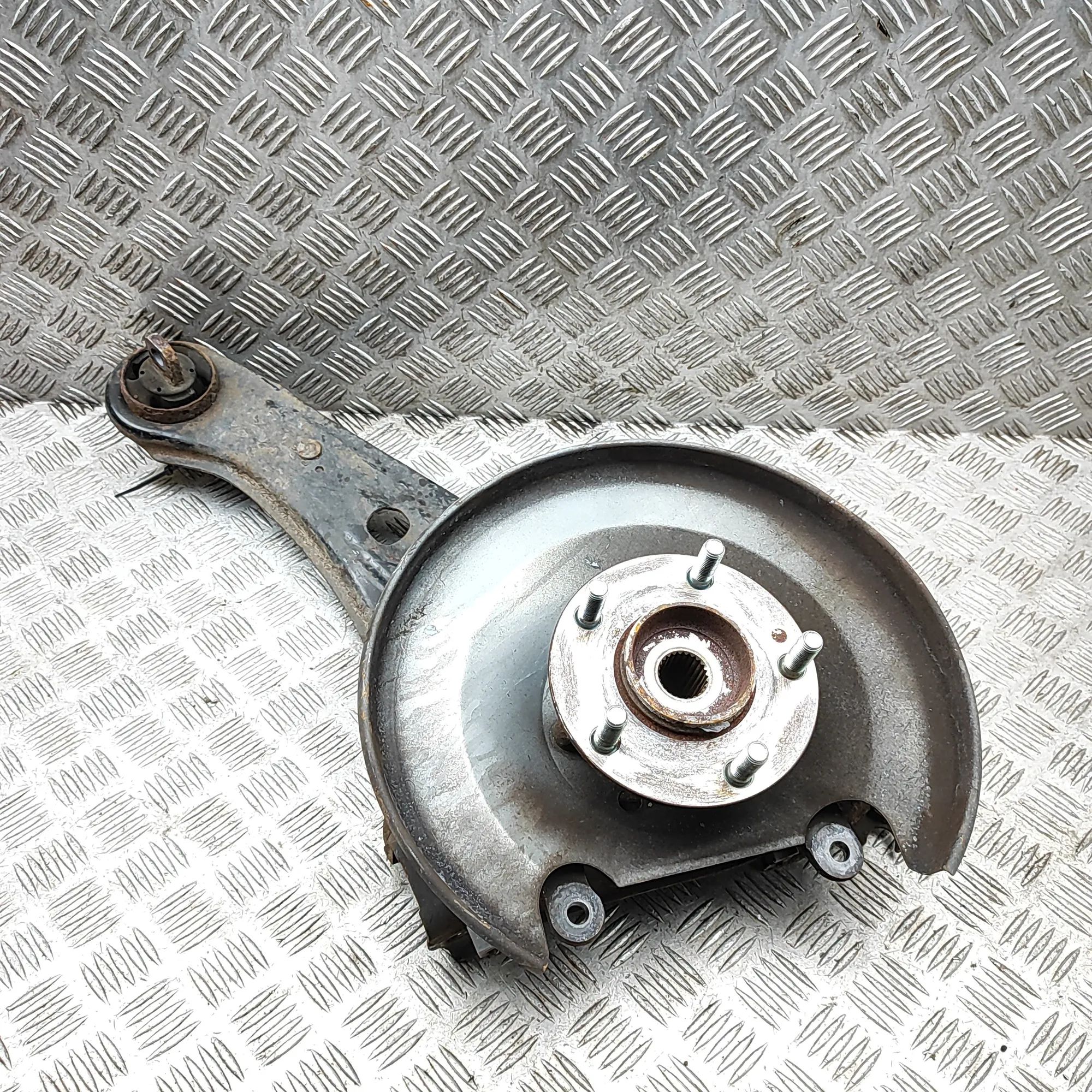 Mitsubishi Outlander Rear Right Wheel Hub Rear Right Wheel Hub — MITSUBISHI OUTLANDER (II...