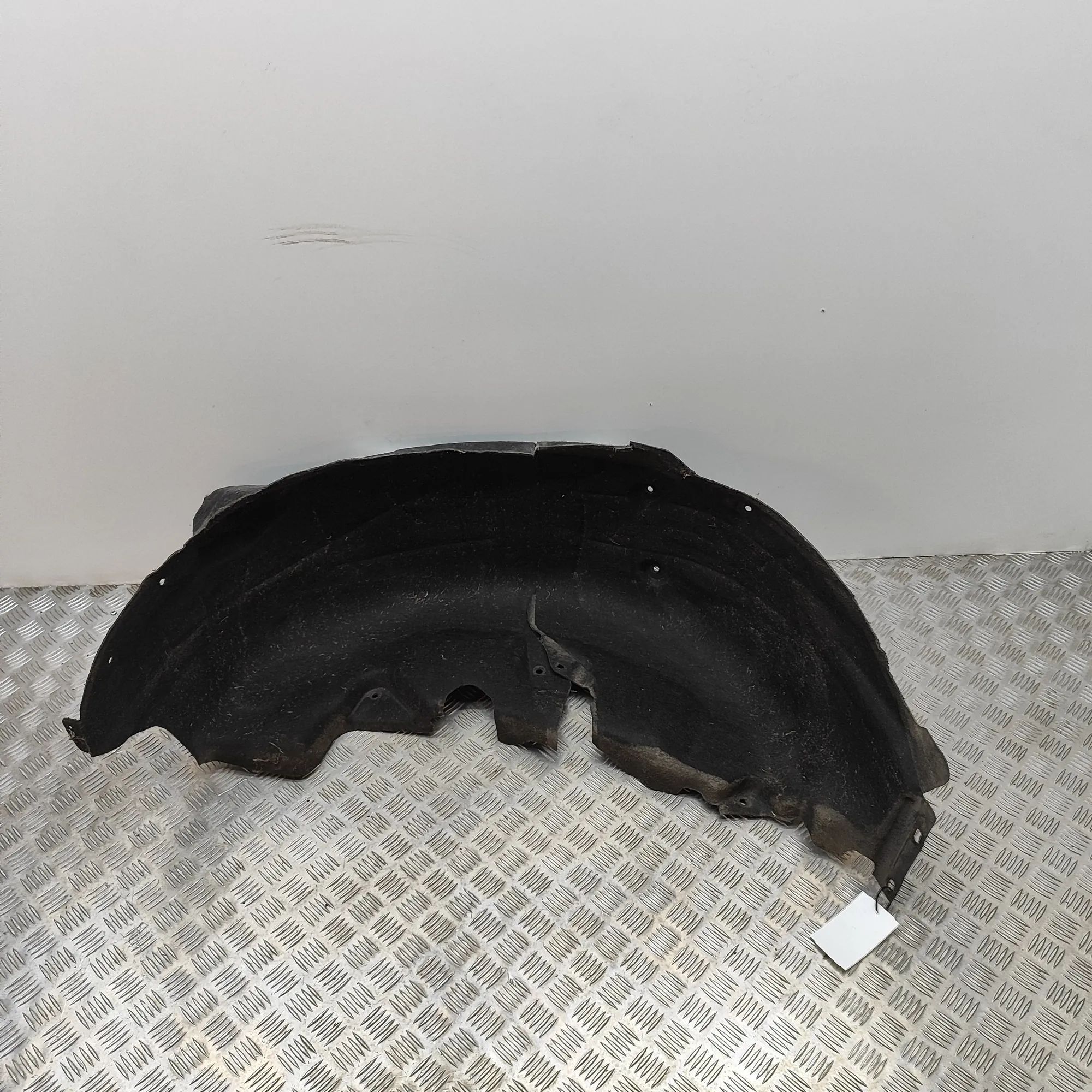 Land Rover Discovery Rear Right Arch Liner Rear Right Arch Liner — LAND ROVER DISCOVERY (V...