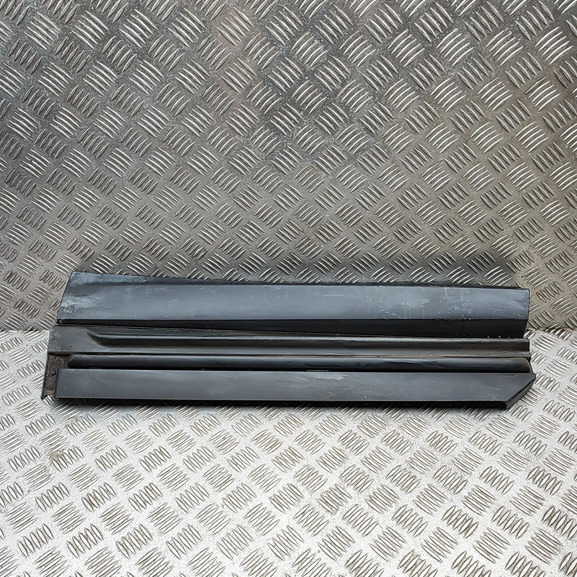 Lexus RX Lower door moulding — rear — right Lower door moulding — rear — right — LEXUS RX (...