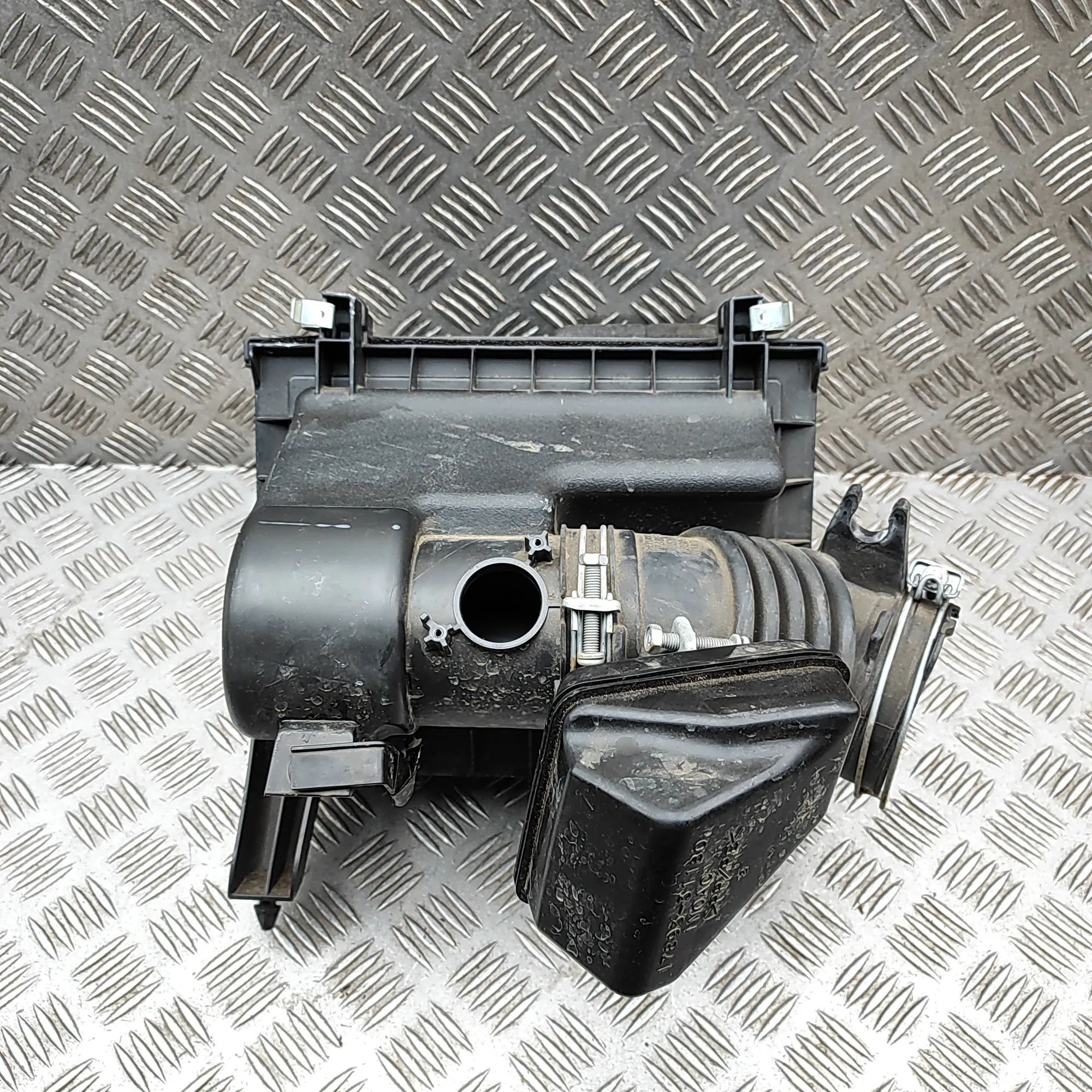Lexus RX Ilmanpuhdistin  Air Filter Box — LEXUS RX (_L2_) (2015-...) — 1...