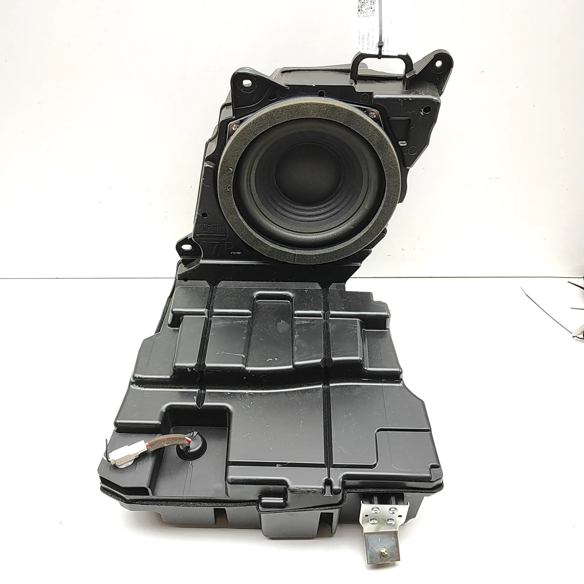 Lexus RX Bassokaiuttimen Subwoofer — LEXUS RX (_L2_) (2015-...) — 86150-...