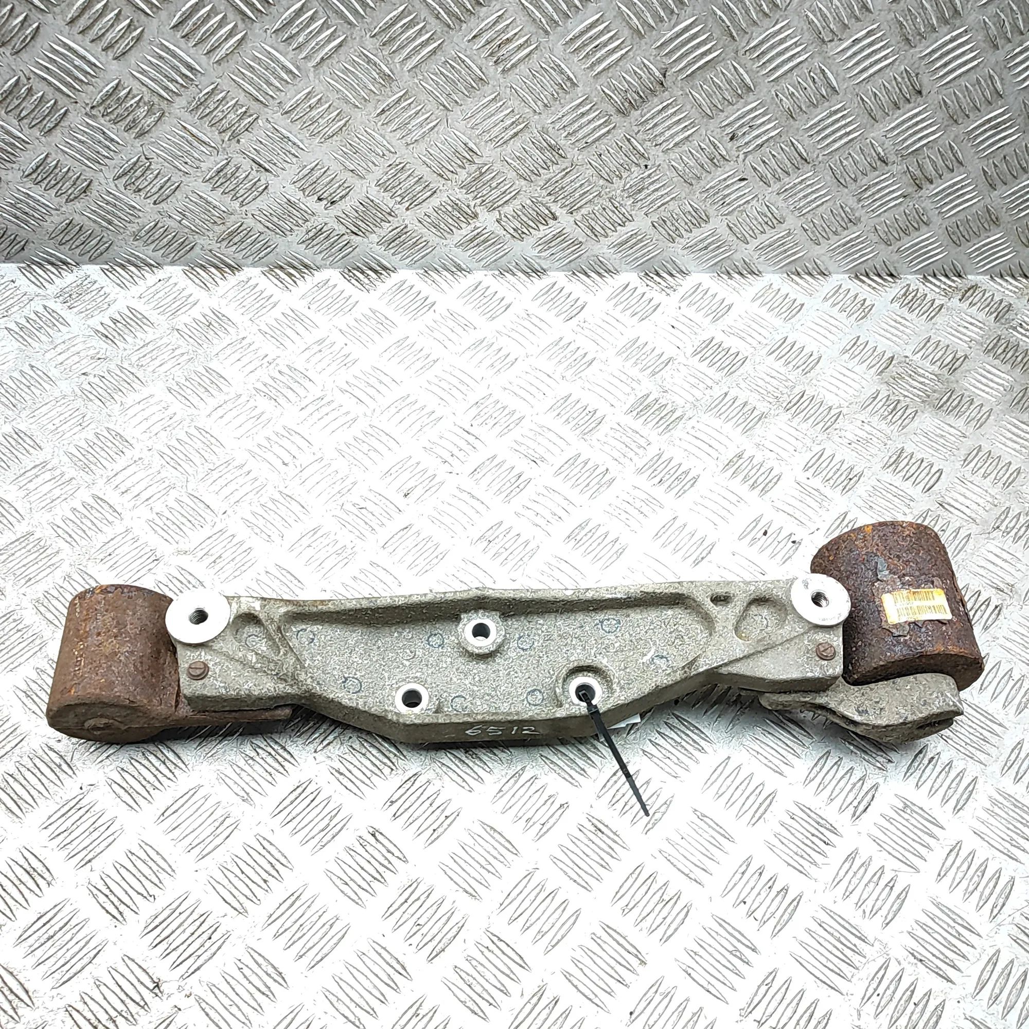 Volvo S90 Rear differential bracket Rear differential bracket — VOLVO S90 (II) (201...