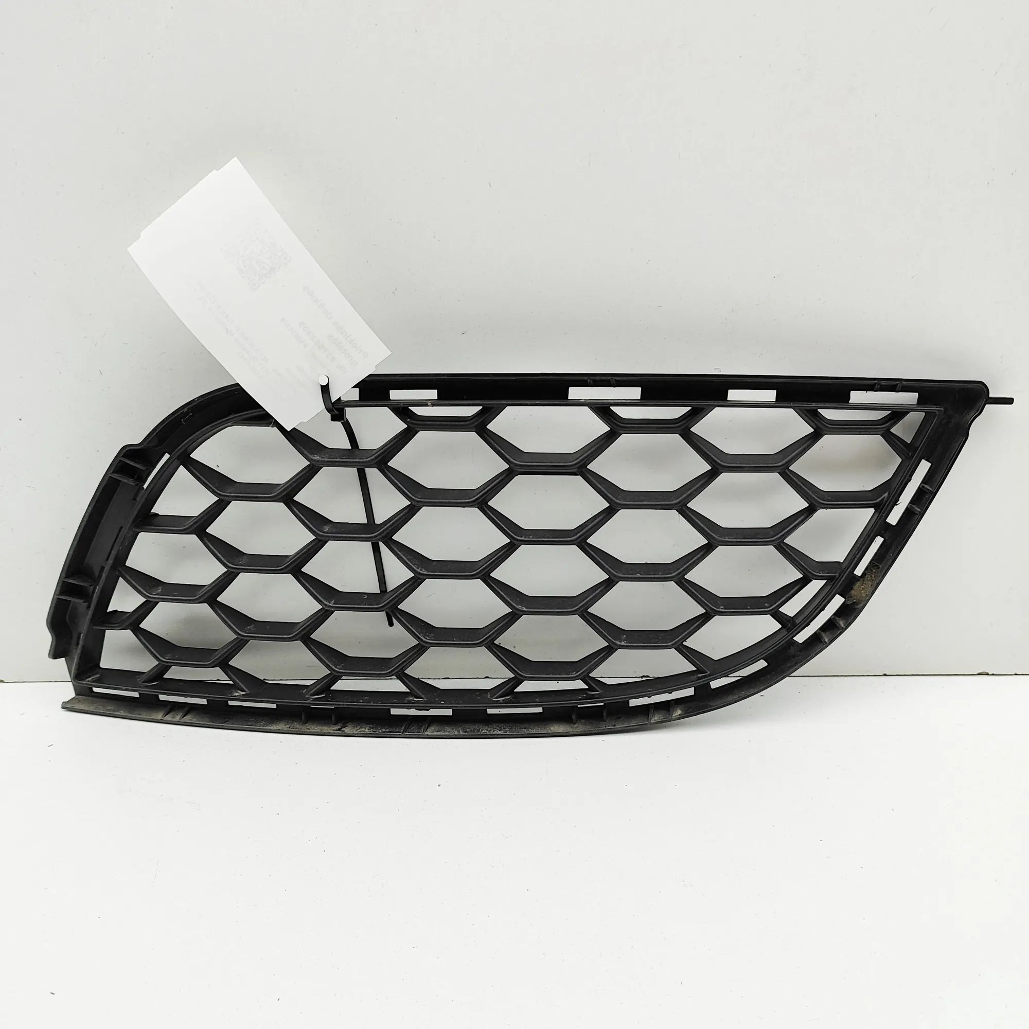 Alfa-Romeo Giulietta (940) Front Right Grill