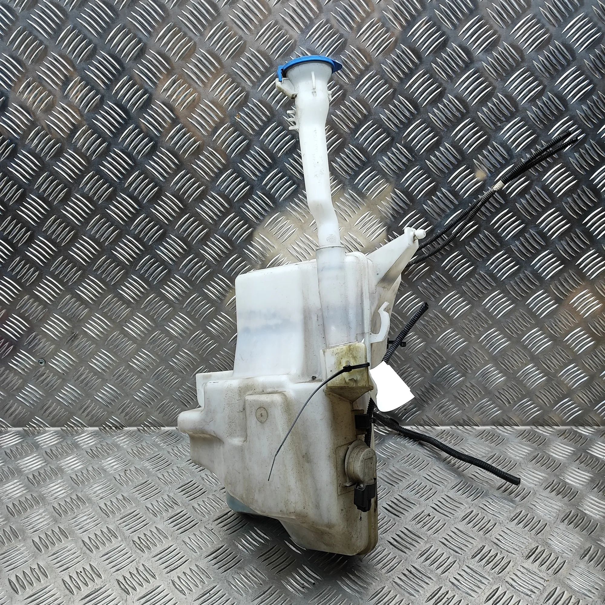 Volvo V40 Window Washer Tank Window Washer Tank — VOLVO V40 (Hatchback) (201...