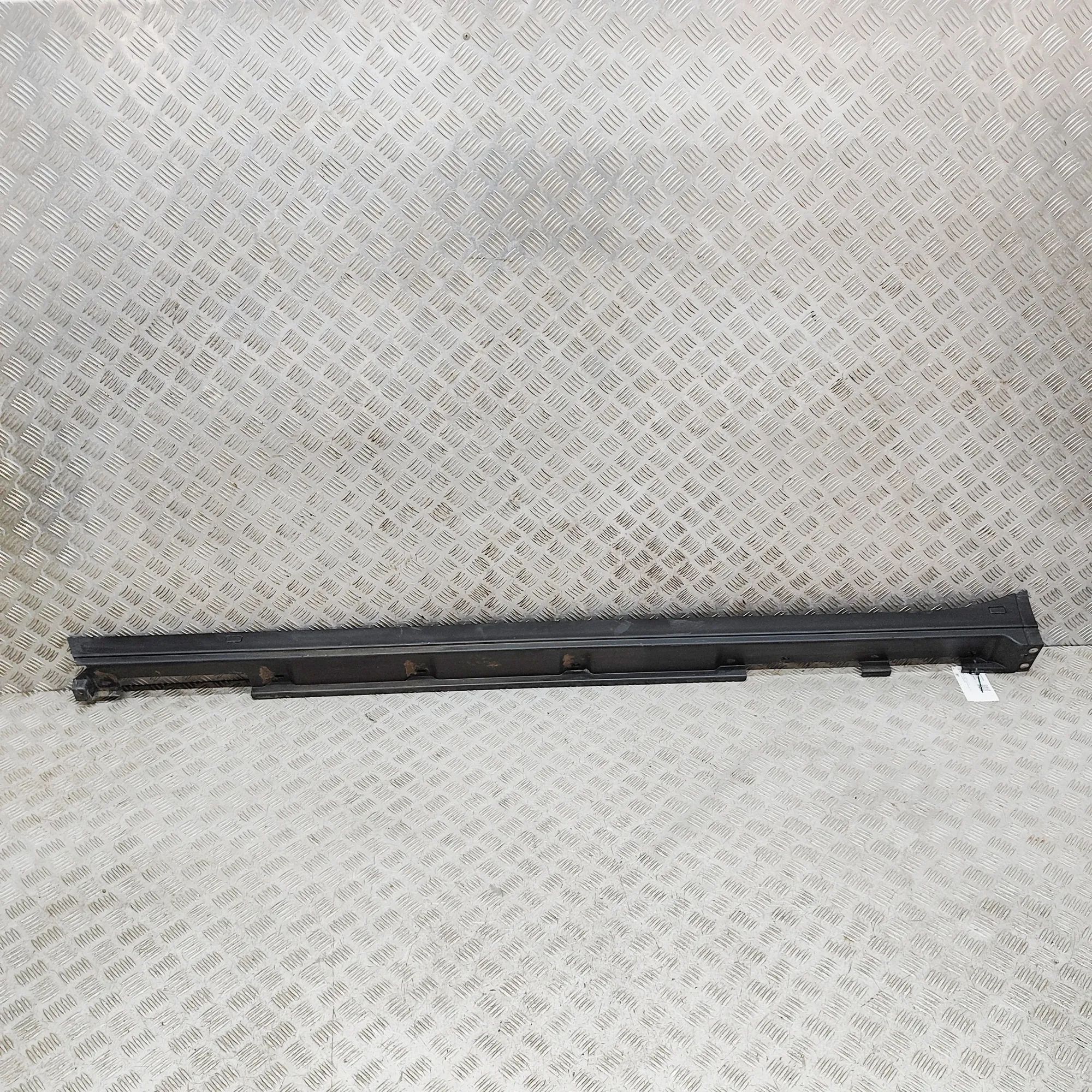 Lexus RX Left Side Plastic Sideskirt Cover Left Side Plastic Sideskirt Cover — LEXUS RX (_...