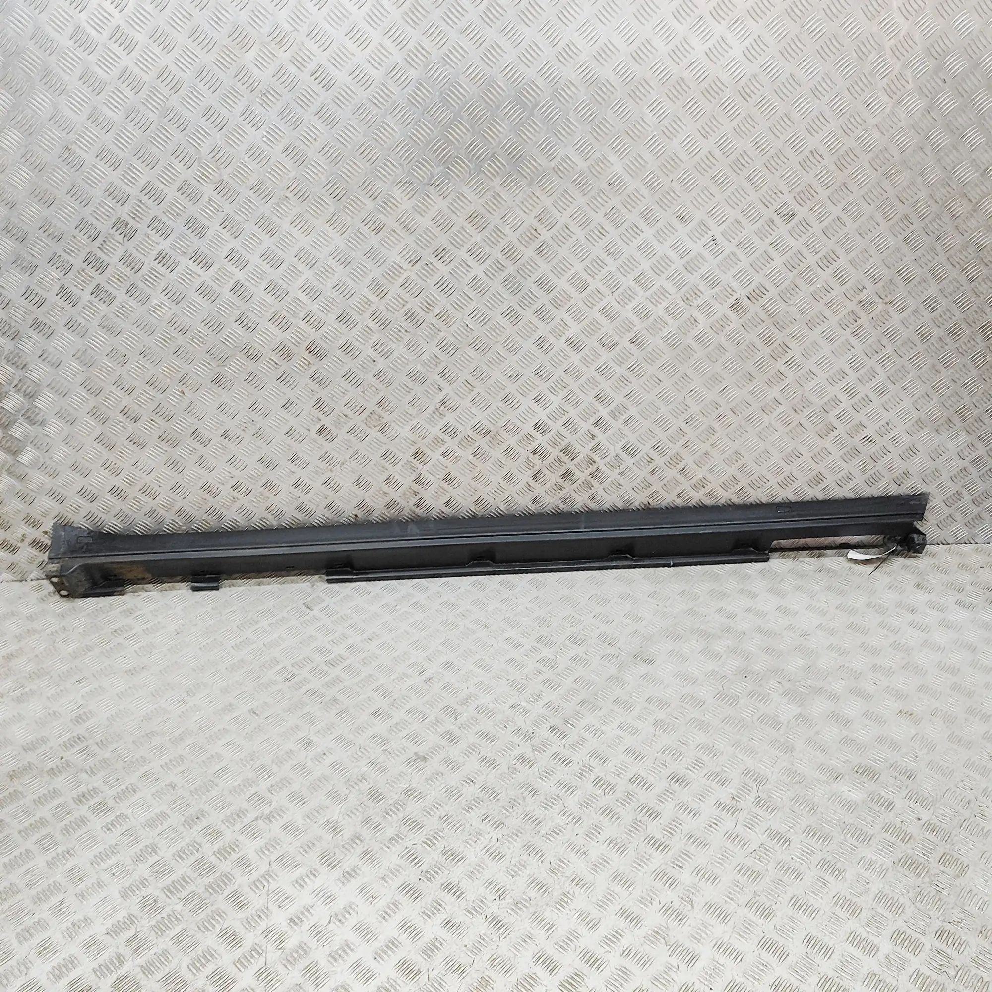 Lexus RX Right Side Plastic Sideskirt Cover Right Side Plastic Sideskirt Cover — LEXUS RX (...