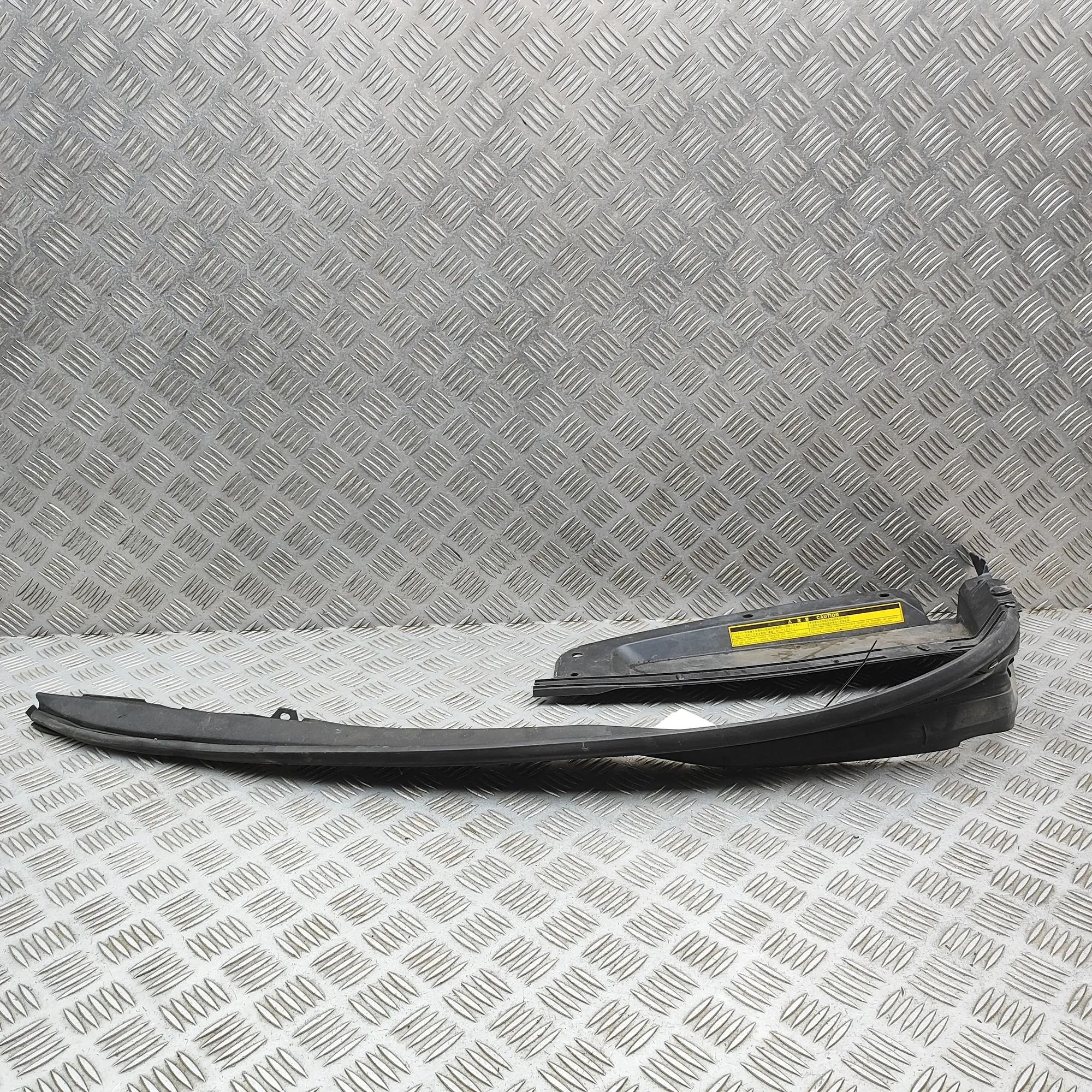 Lexus LS Front Wiper Cowl Trim Front Wiper Cowl Trim — LEXUS LS (_F4_) (2006-....