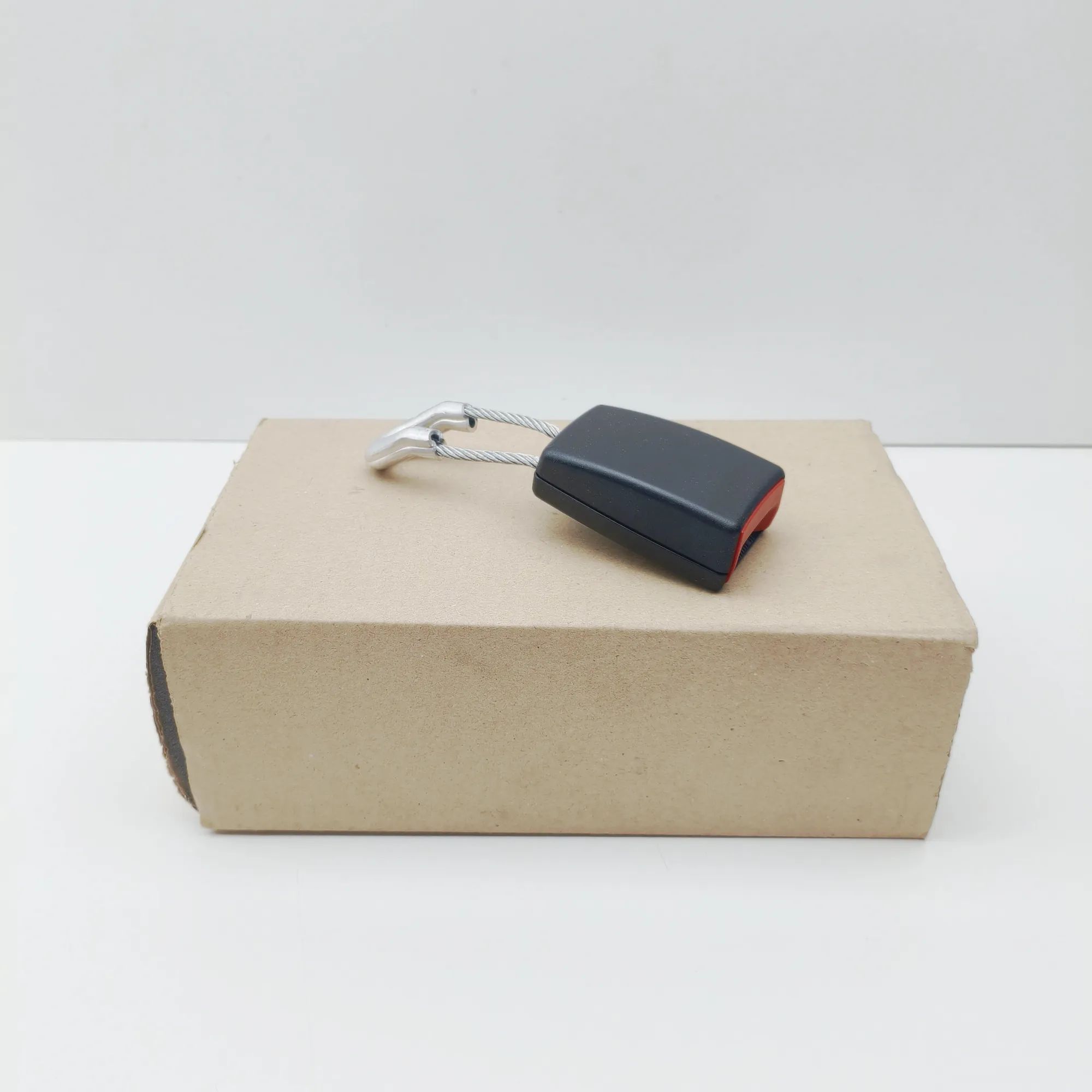 Volkswagen Transporter (T5, Caravelle, Multivan) Seat belt buckle — rear right Seat belt buckle — rear right — VW TRANSPORTER ...