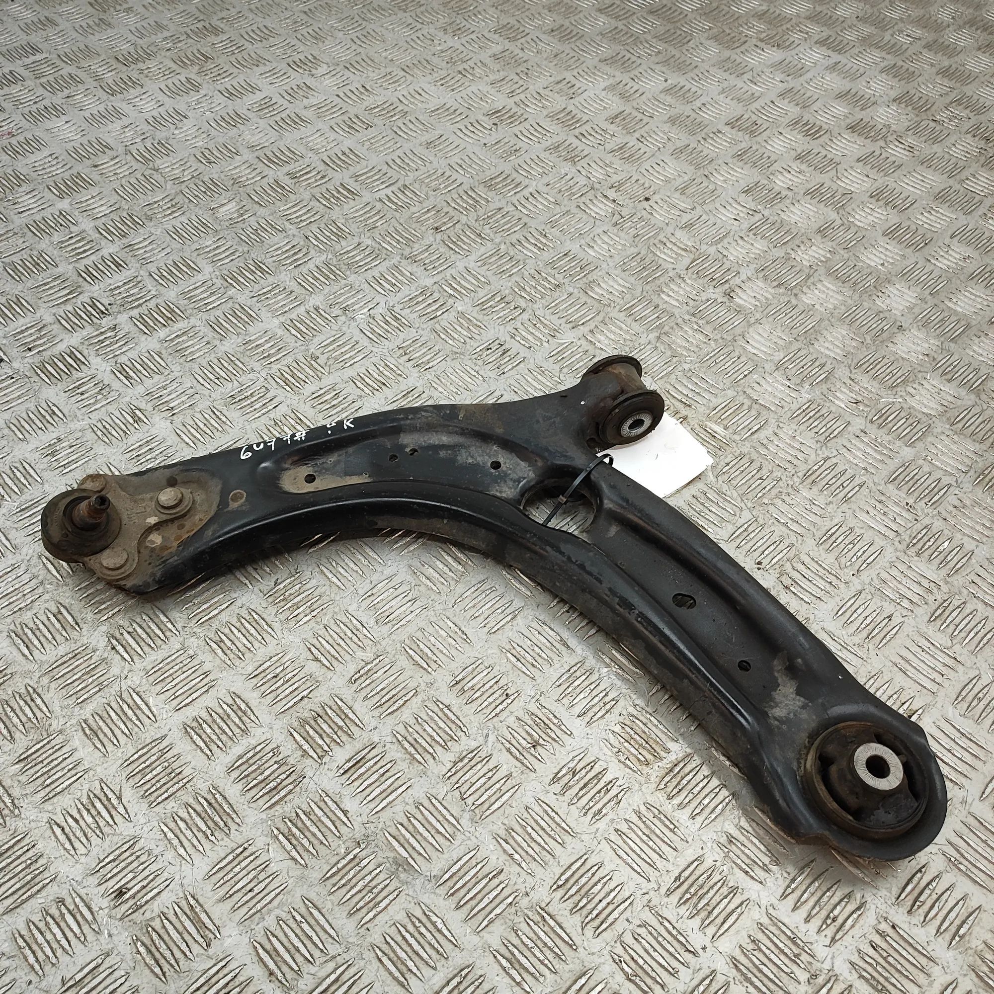 Skoda Karoq Front Left Lower Control Arm Front Left Lower Control Arm — SKODA KAROQ (NU7...