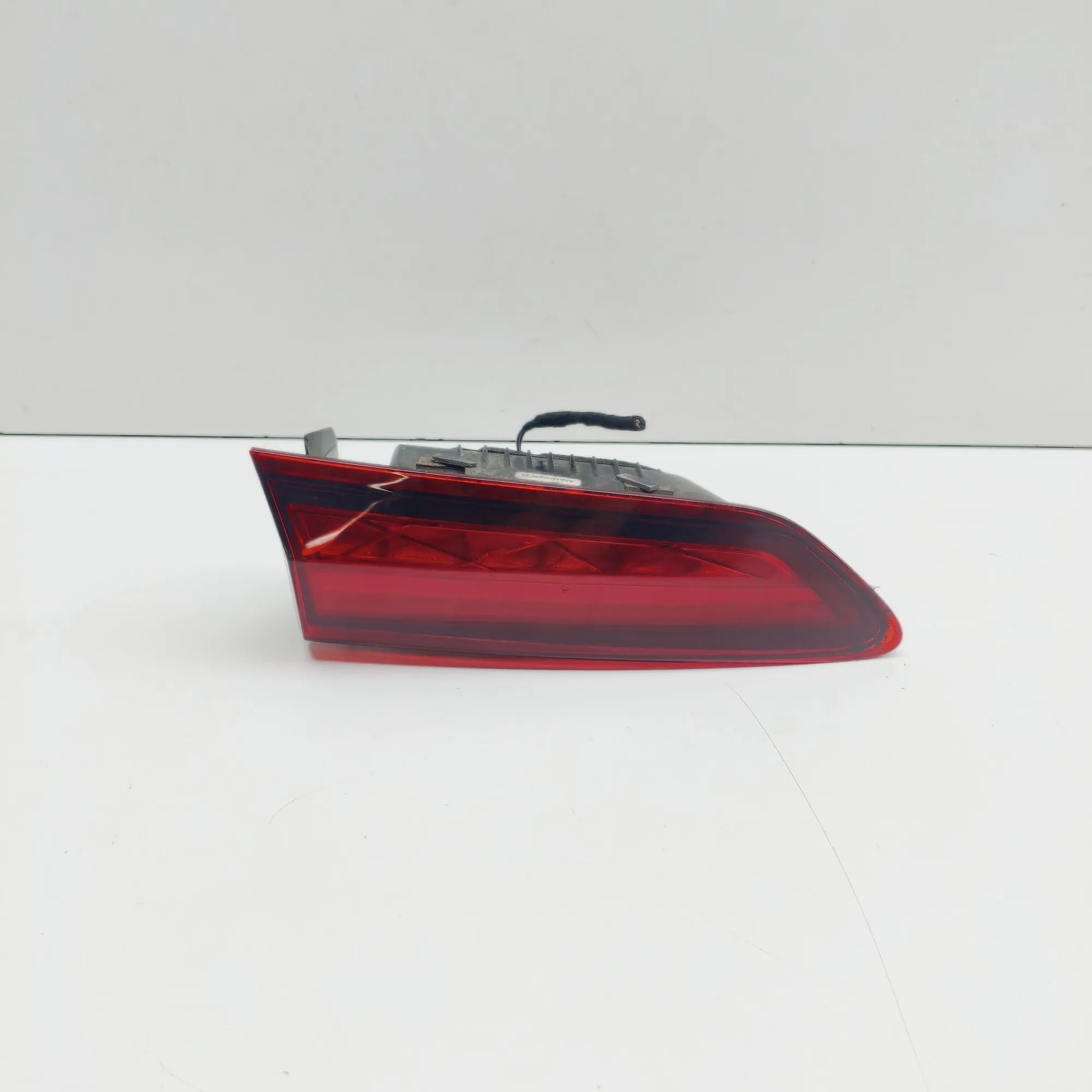 Skoda Karoq Left Side Tailgate Tail Light Left Side Tailgate Tail Light — SKODA KAROQ (NU...