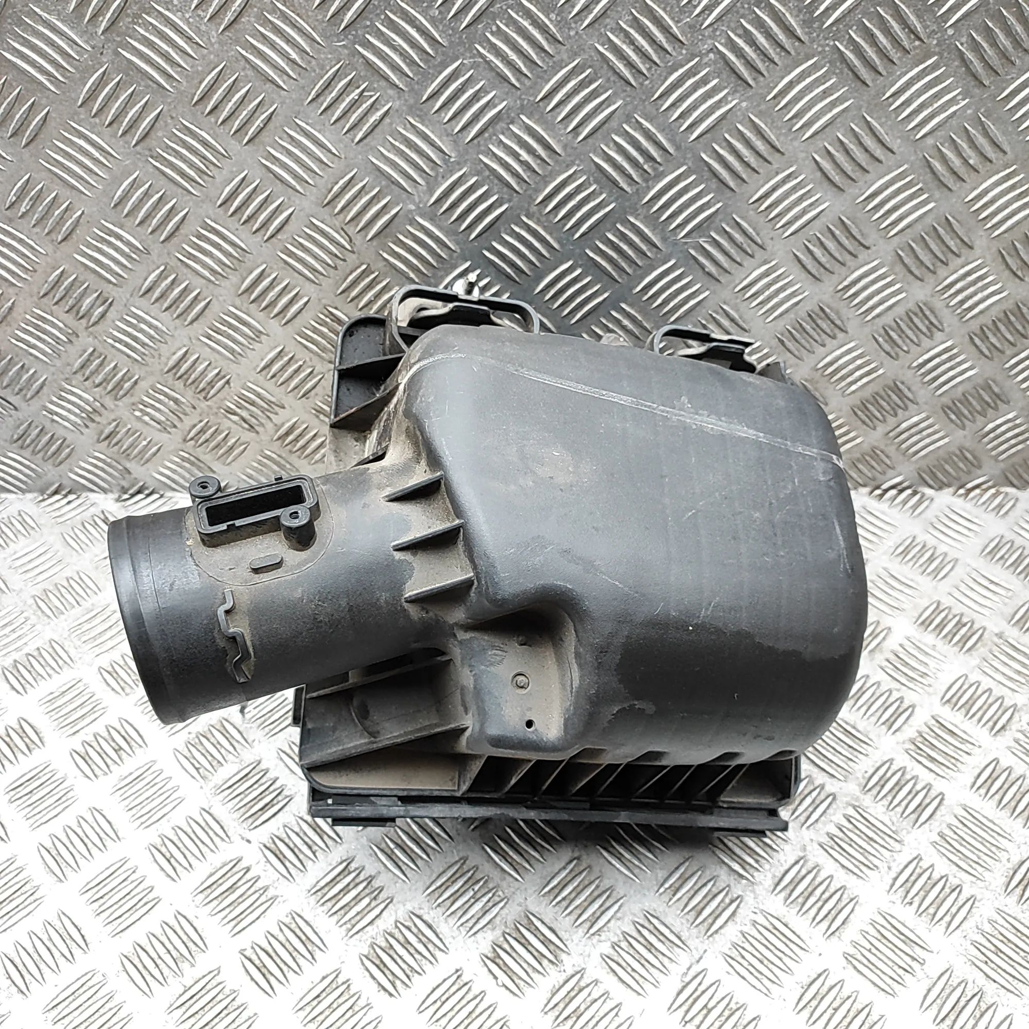 Chrysler Grand Voyager / Town & Country Воздухоочиститель  Air Filter Box — CHRYSLER GRAND (VOYAGER V RT) ...
