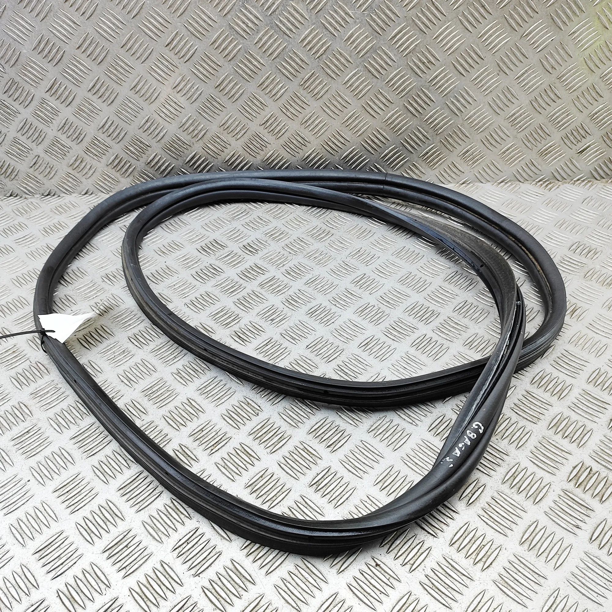 Alfa-Romeo Giulietta (940) Tailgate rubber seal