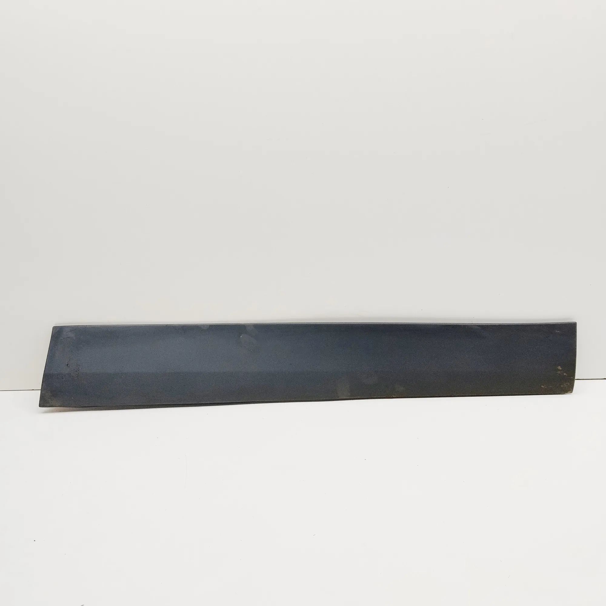 Land Rover Discovery Sport Front Right Door Lower Molding Front Right Door Lower Molding — LAND ROVER DIS...