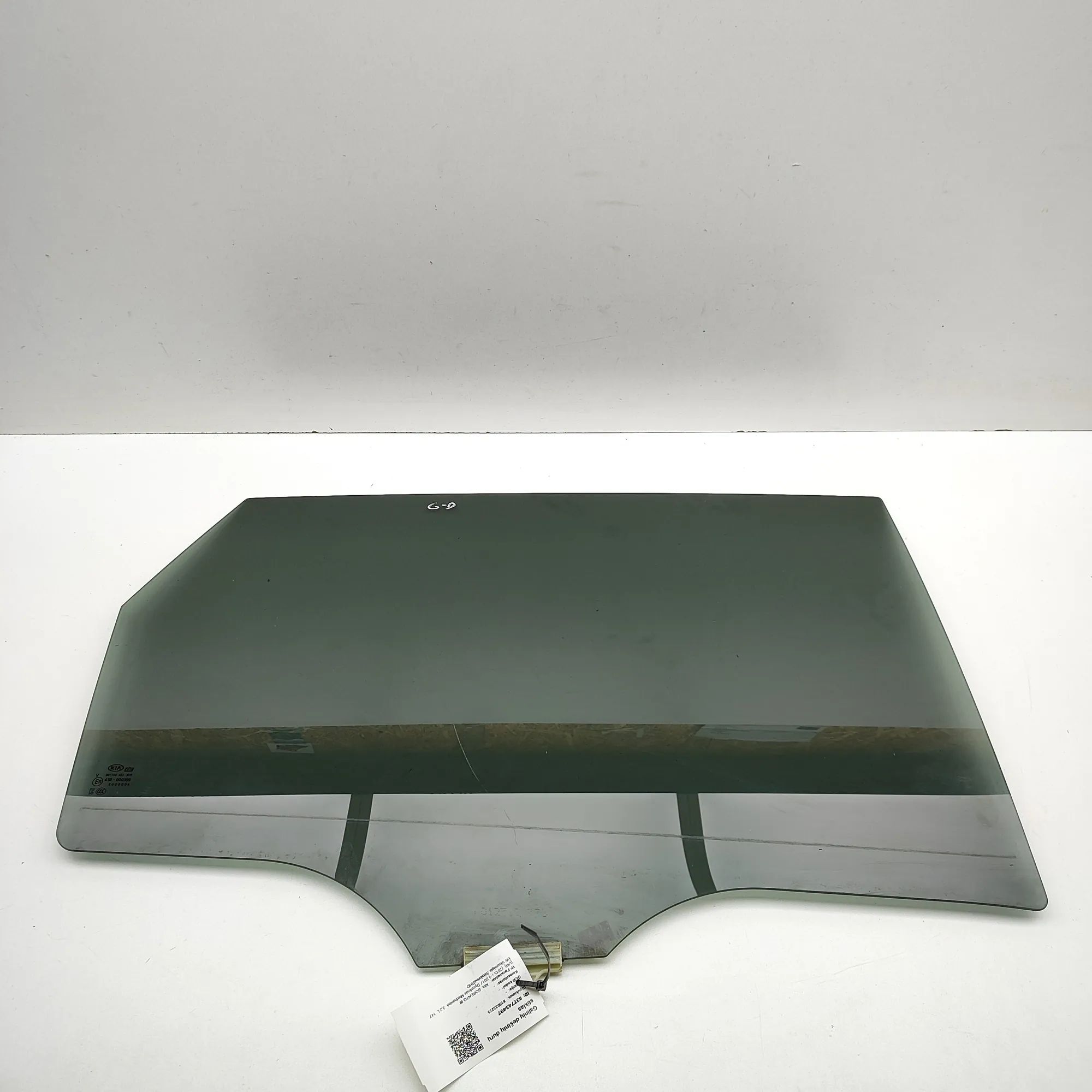 Kia Sorento Right rear door window