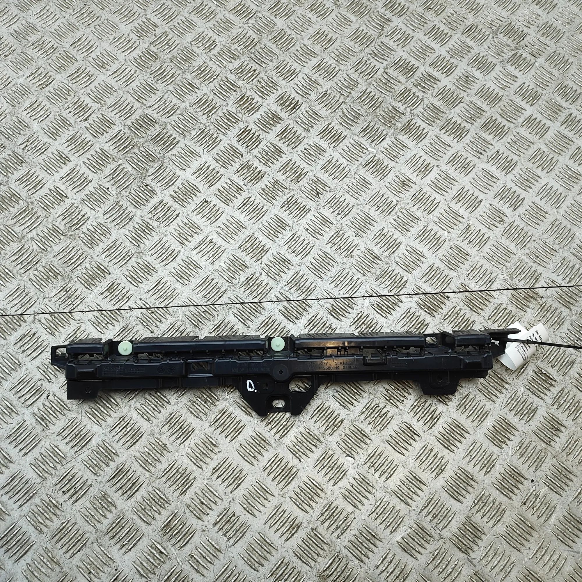 BMW 5 (G30 / G31) Side skirt holder — front right