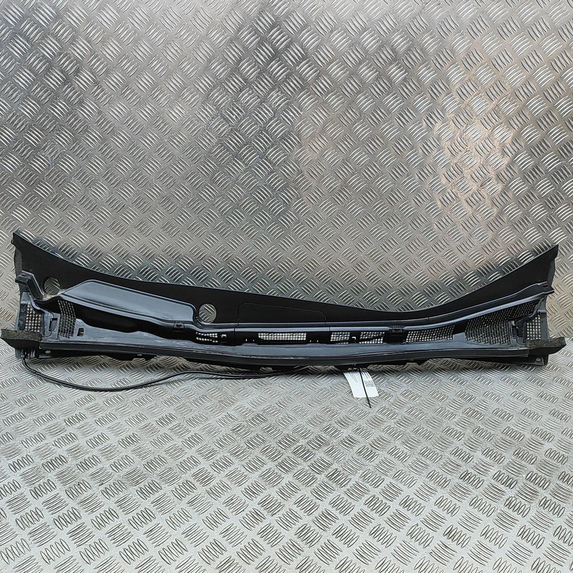 Nissan Leaf Front Wiper Cowl Trim Front Wiper Cowl Trim — NISSAN LEAF (ZE1) (2017...